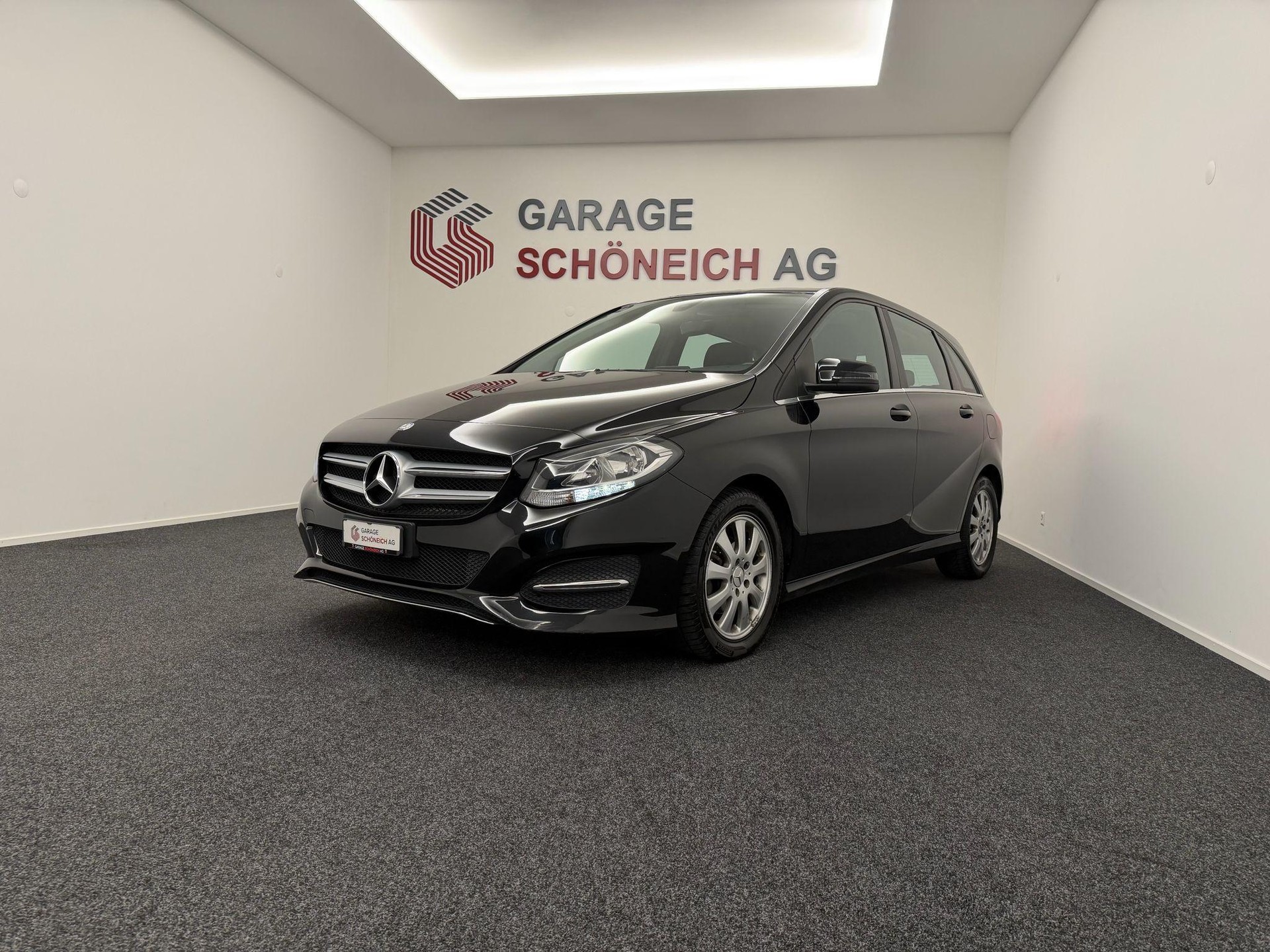 MERCEDES-BENZ B 180 d Style-image-0