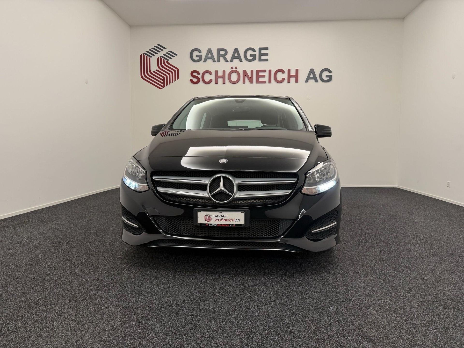 MERCEDES-BENZ B 180 d Style-image-1