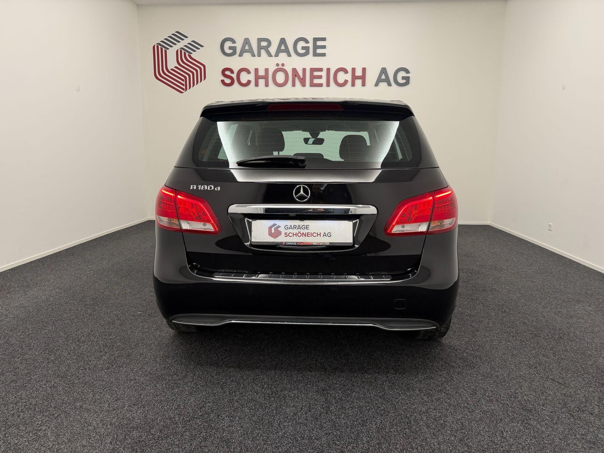 MERCEDES-BENZ B 180 d Style-image-5
