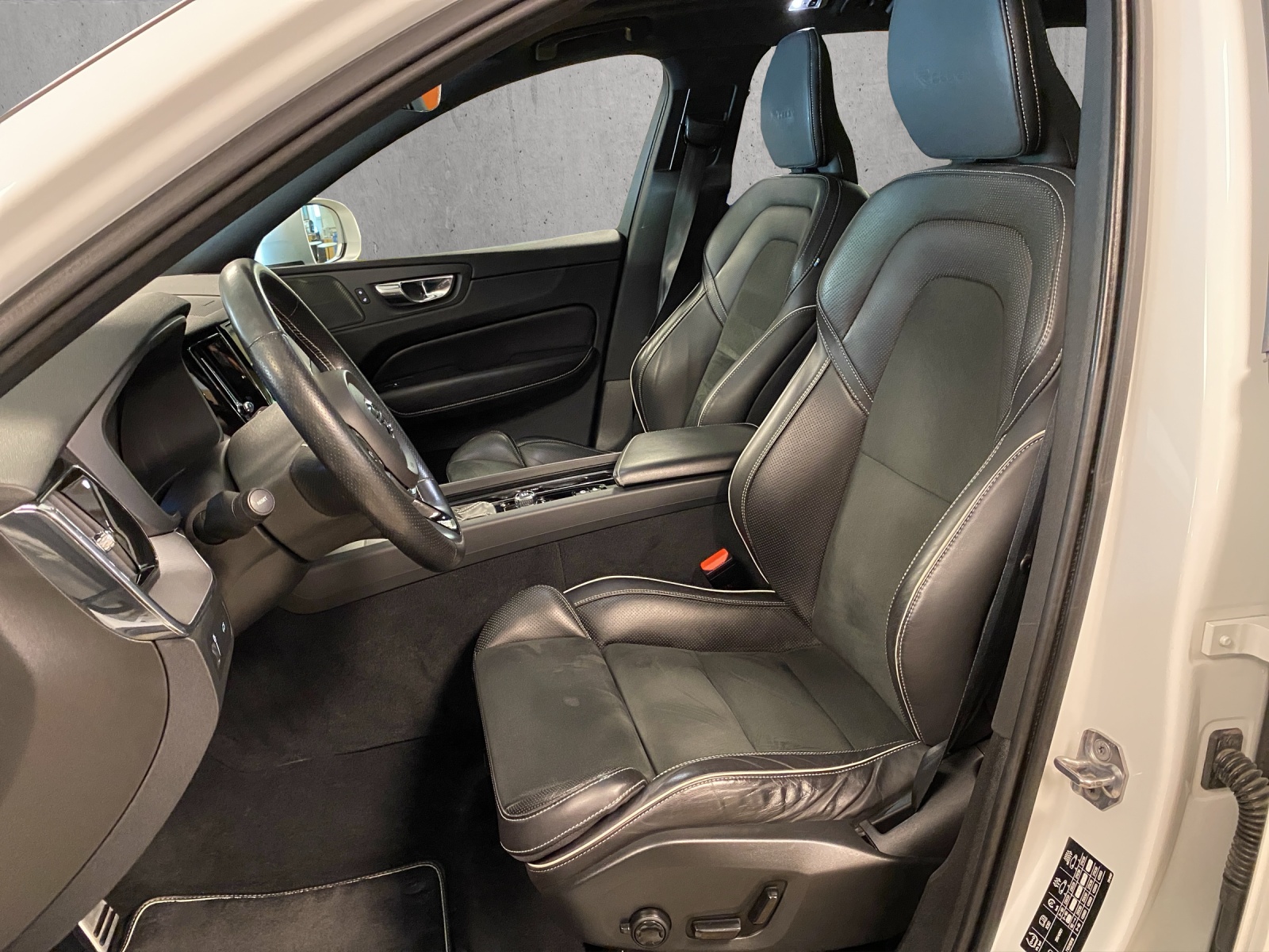VOLVO XC60 T5 AWD R-Design Geartronic-image-7