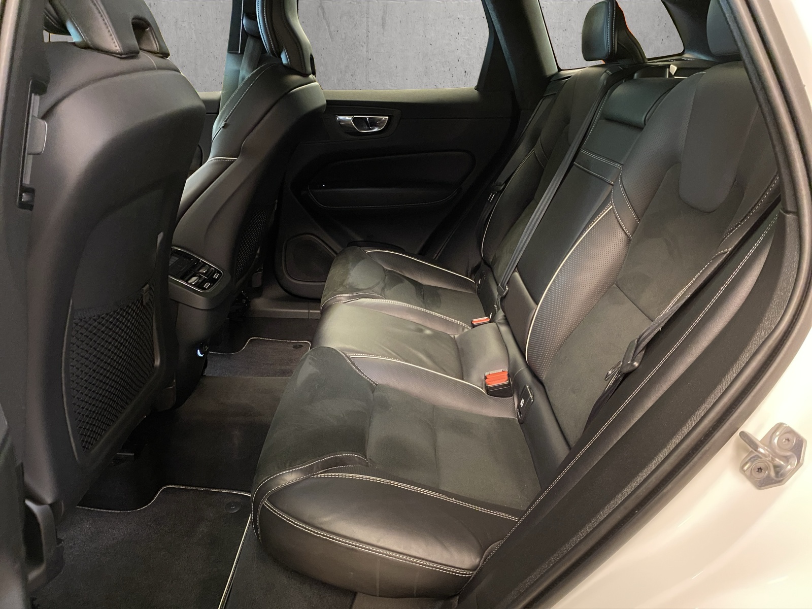 VOLVO XC60 T5 AWD R-Design Geartronic-image-12