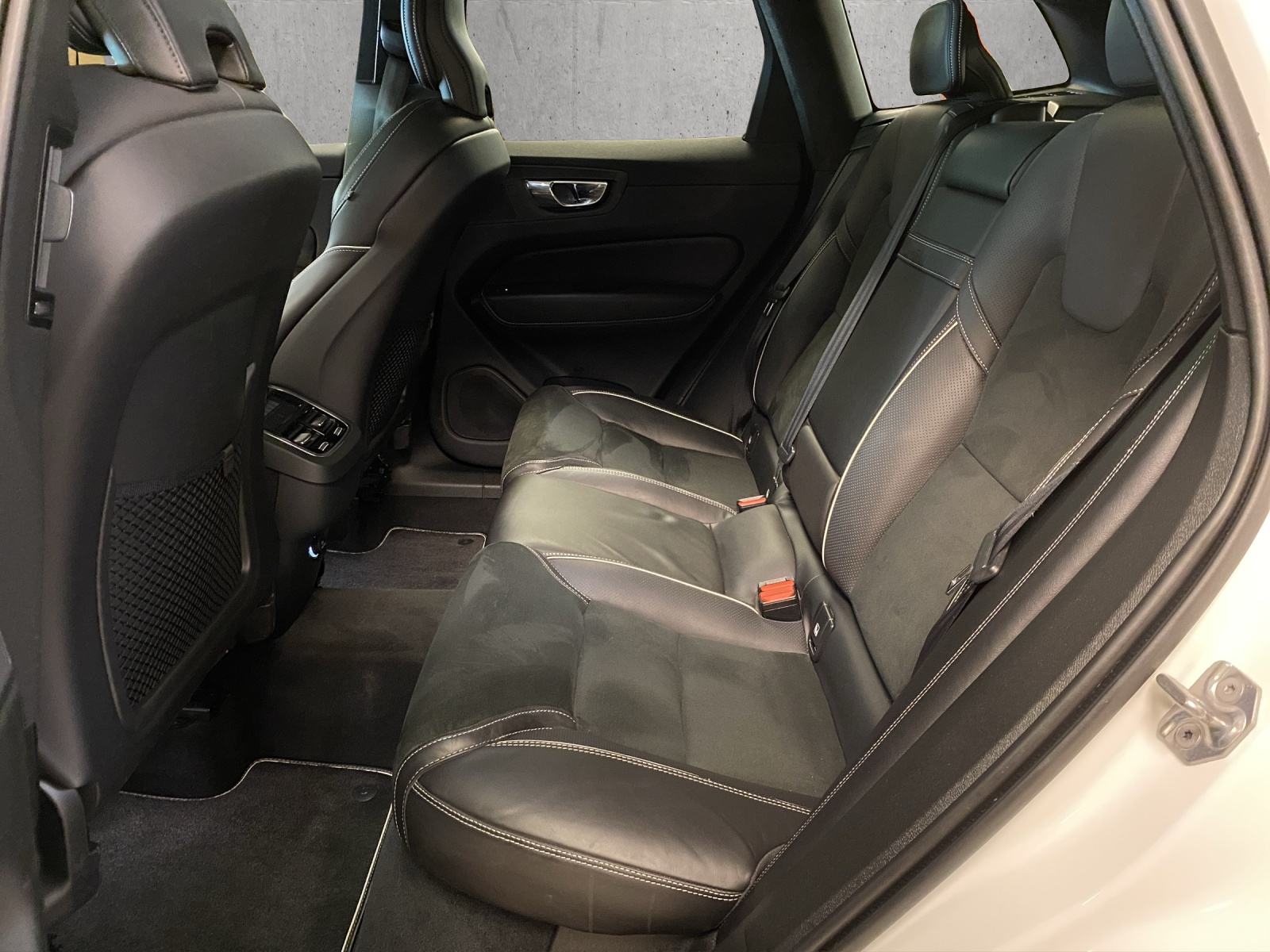 VOLVO XC60 T5 AWD R-Design Geartronic-image-12