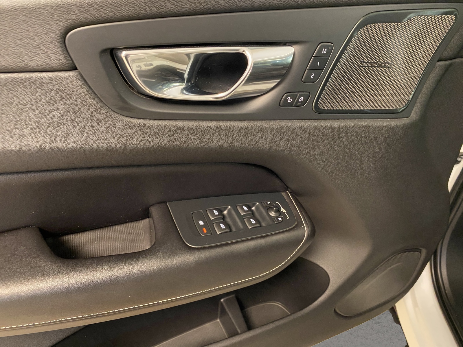 VOLVO XC60 T5 AWD R-Design Geartronic-image-8