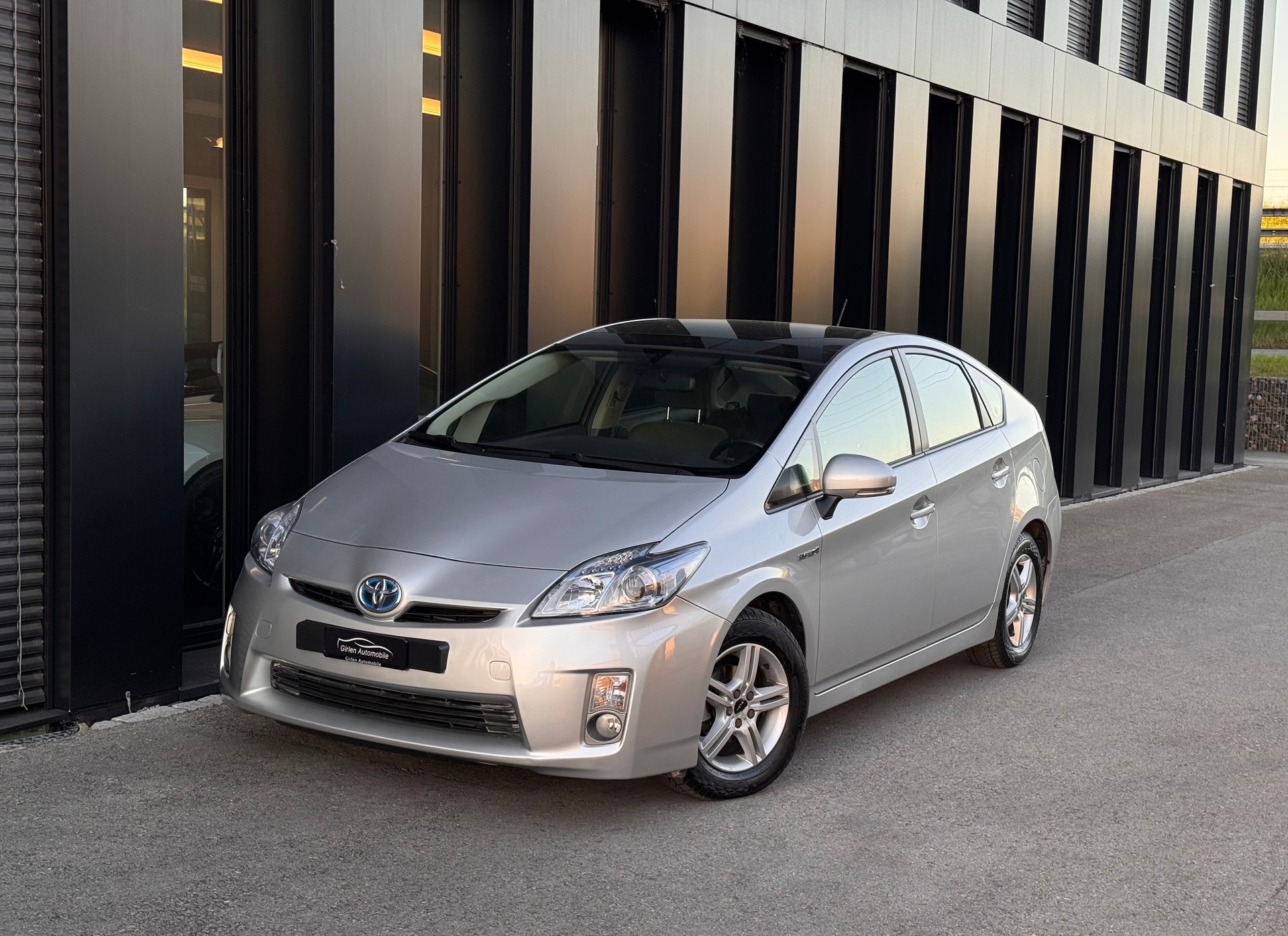 TOYOTA Prius 1.8 16V HSD Sol-image-0