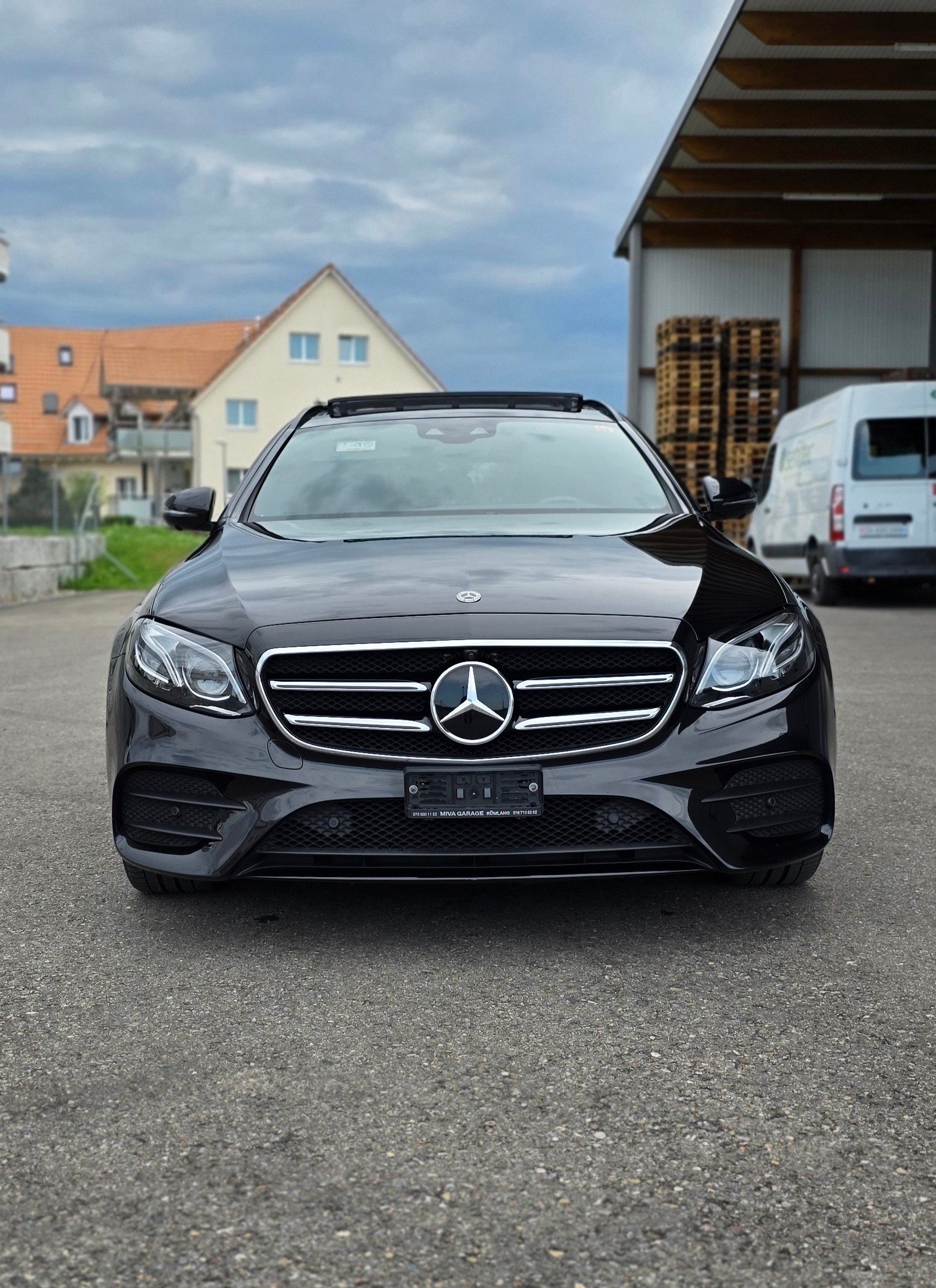 MERCEDES-BENZ E 220 d Swiss Star AMG Line 4Matic 9G-Tronic*VOLLAUSTATUNG*-image-10