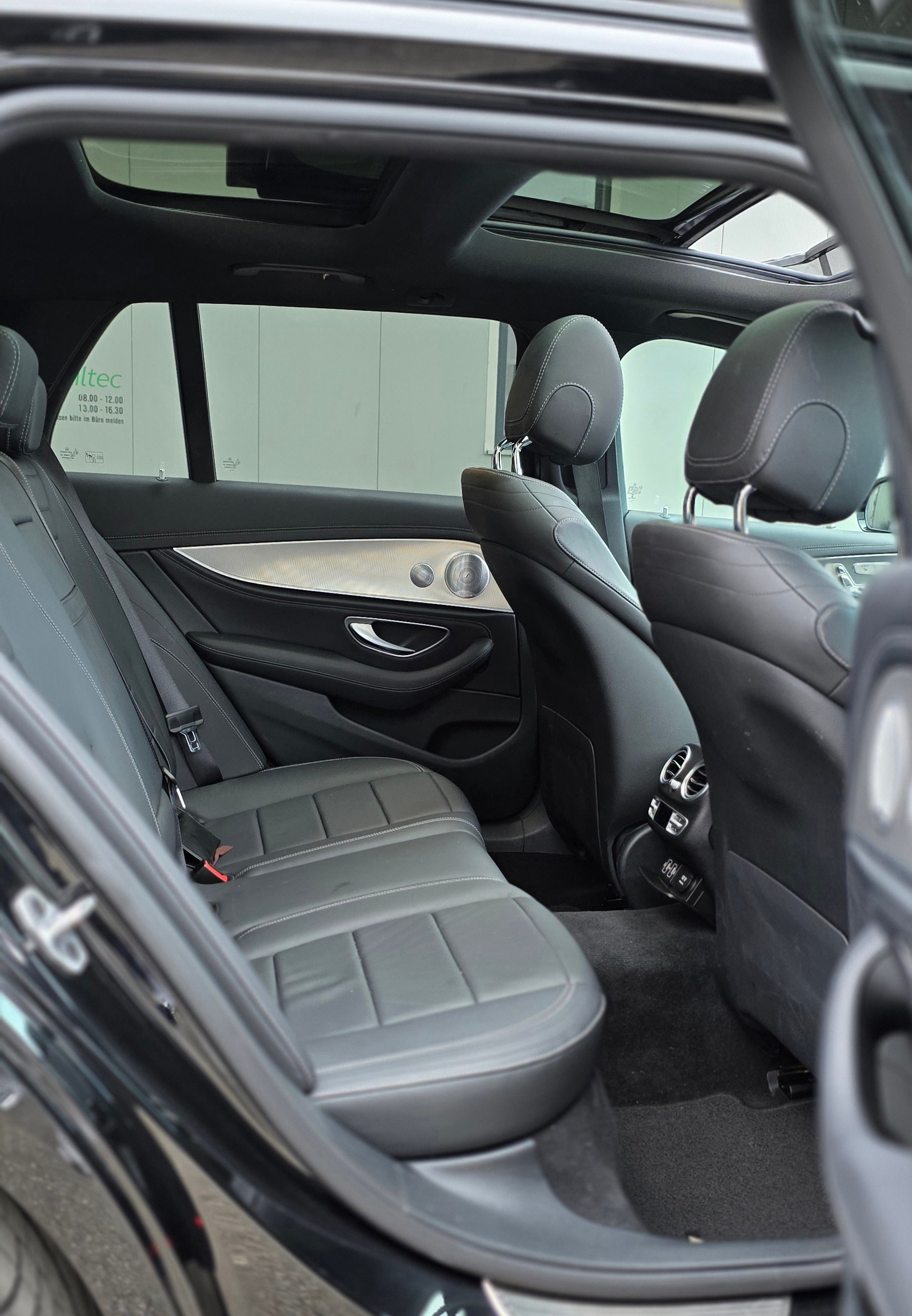 MERCEDES-BENZ E 220 d Swiss Star AMG Line 4Matic 9G-Tronic*VOLLAUSTATUNG*-image-11