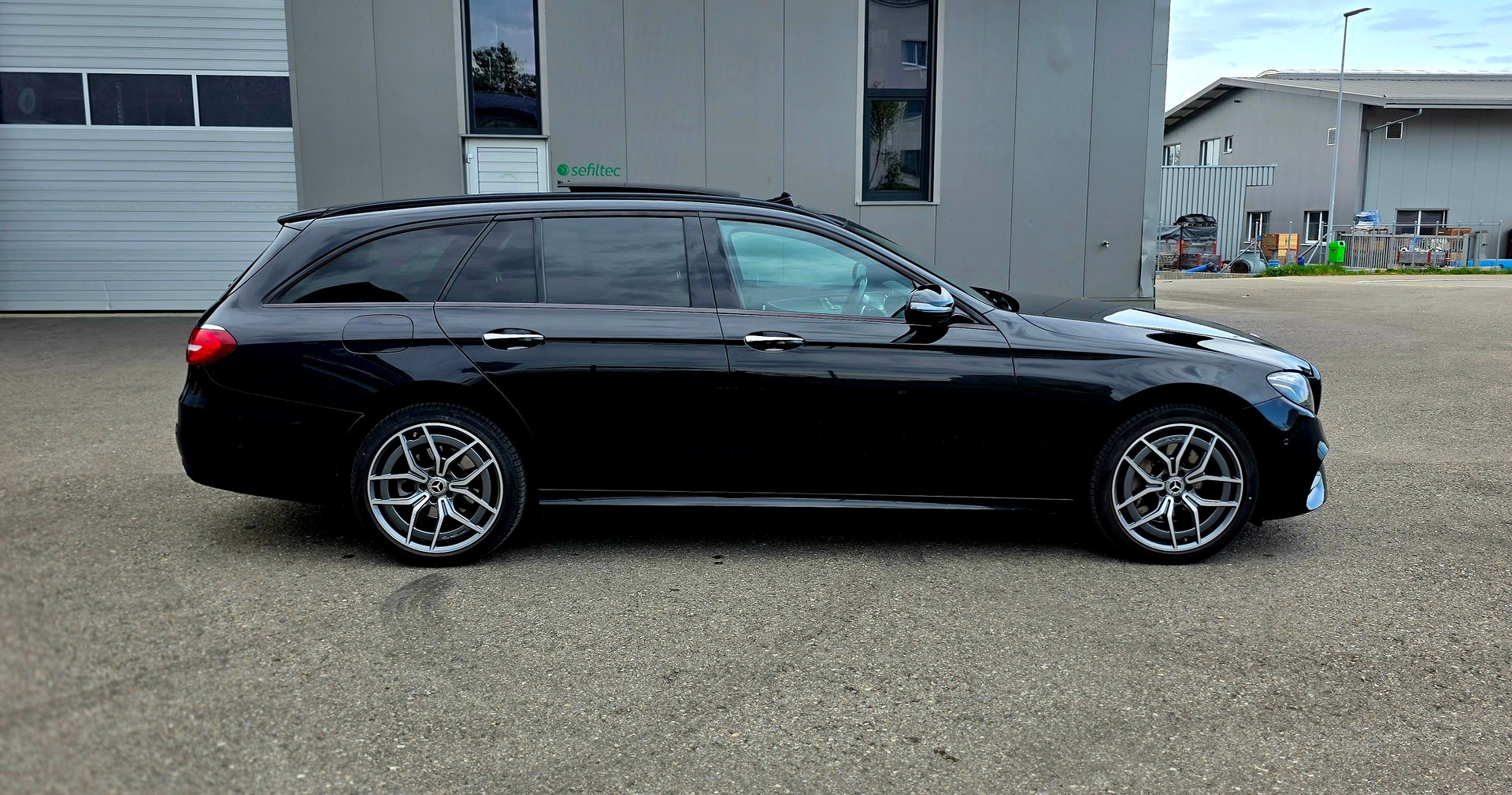 MERCEDES-BENZ E 220 d Swiss Star AMG Line 4Matic 9G-Tronic*VOLLAUSTATUNG*-showroom-element-1