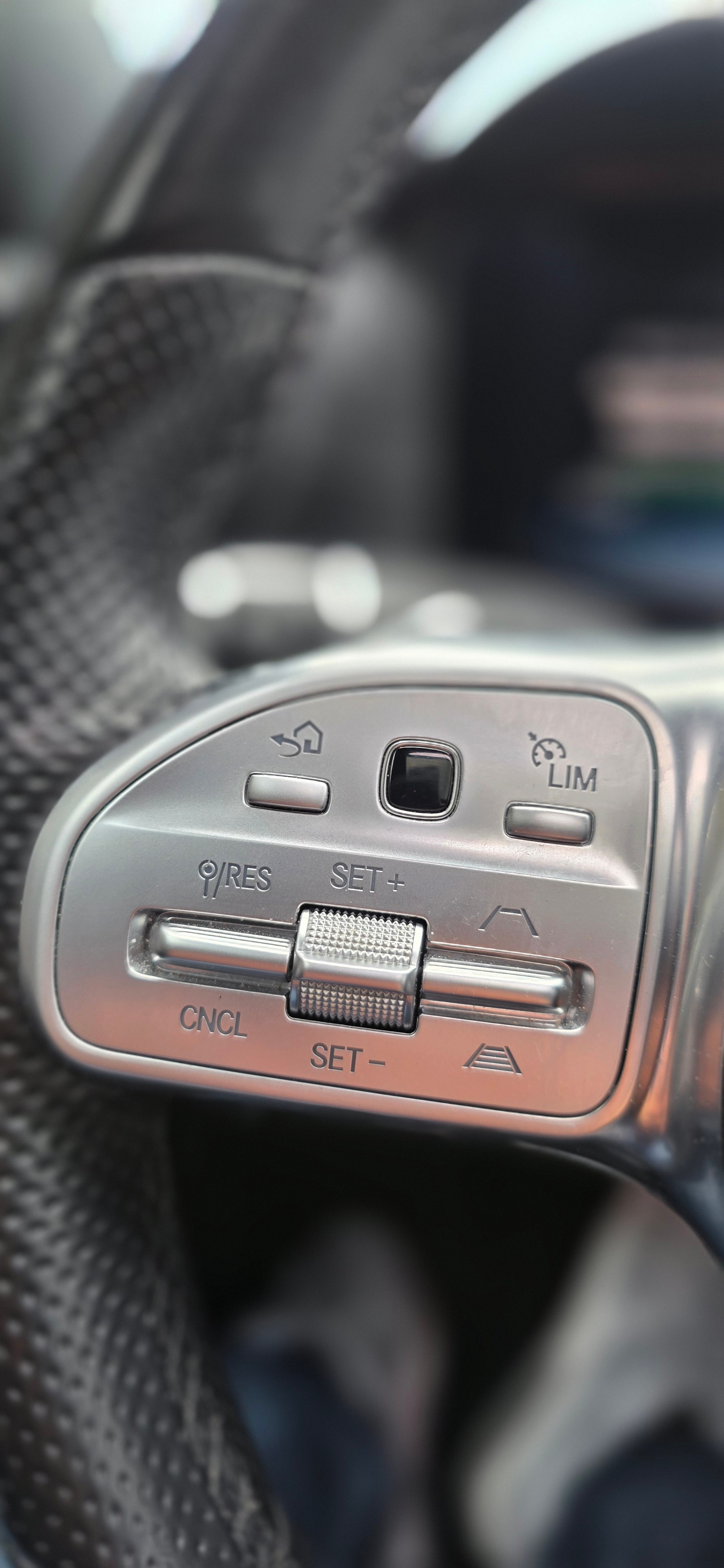 MERCEDES-BENZ E 220 d Swiss Star AMG Line 4Matic 9G-Tronic*VOLLAUSTATUNG*-image-16