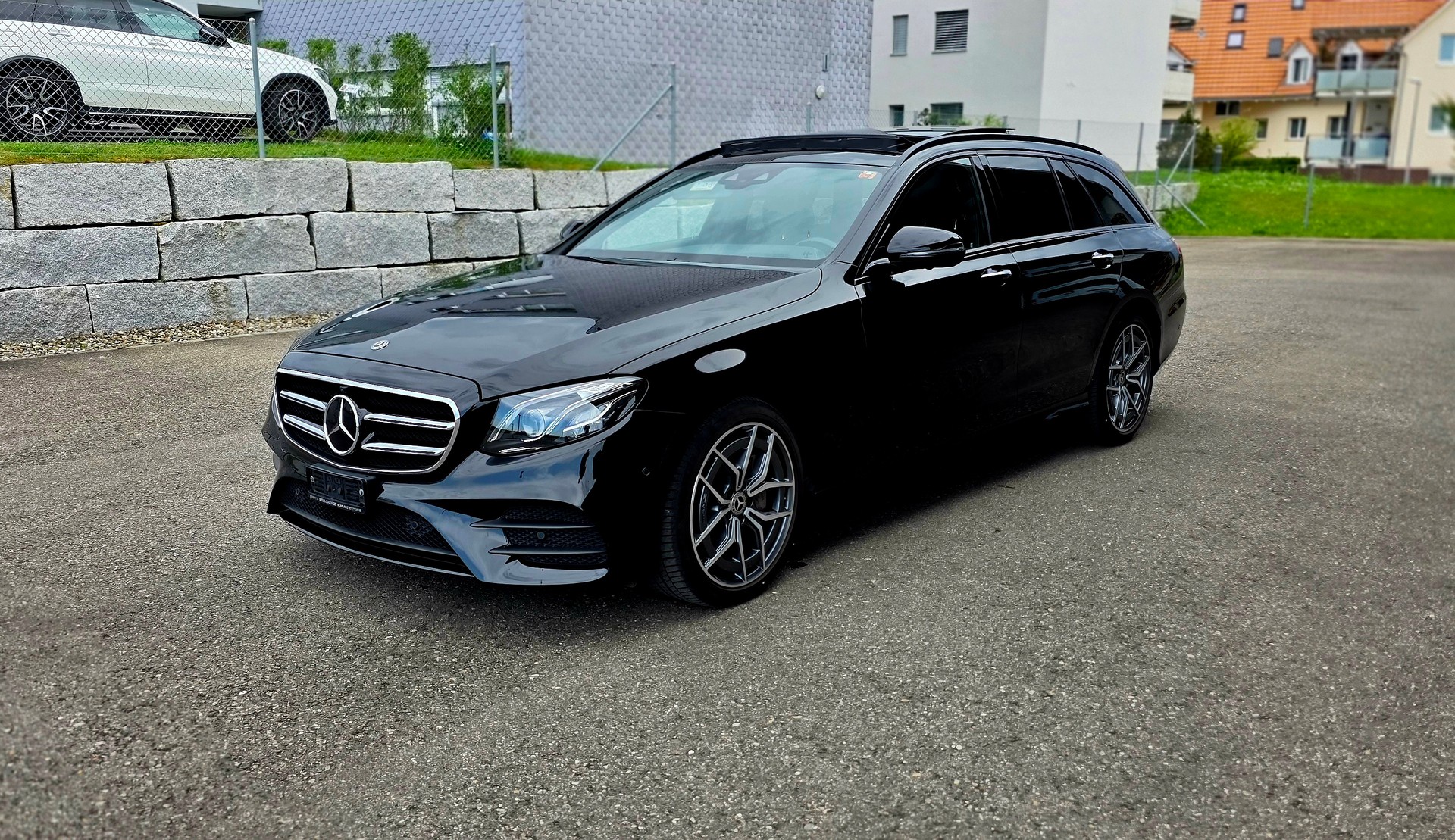 MERCEDES-BENZ E 220 d Swiss Star AMG Line 4Matic 9G-Tronic*VOLLAUSTATUNG*-image-9