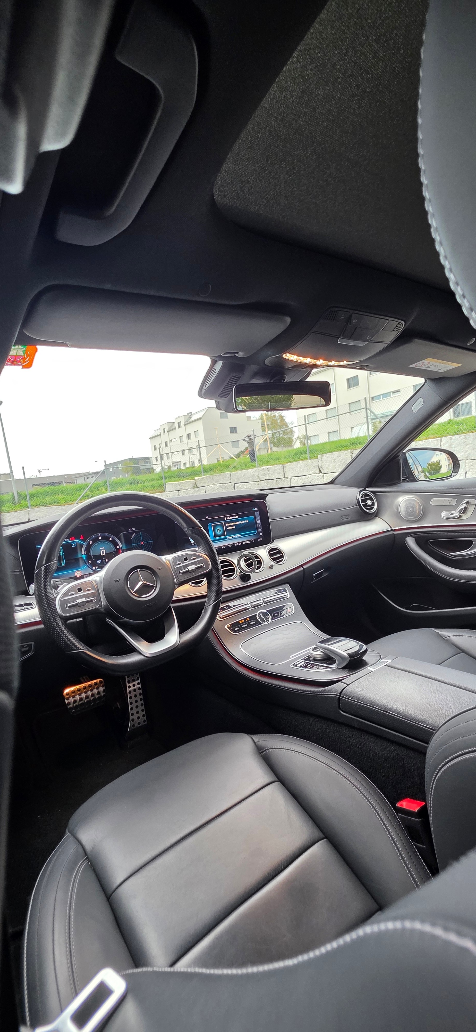 MERCEDES-BENZ E 220 d Swiss Star AMG Line 4Matic 9G-Tronic*VOLLAUSTATUNG*-image-22