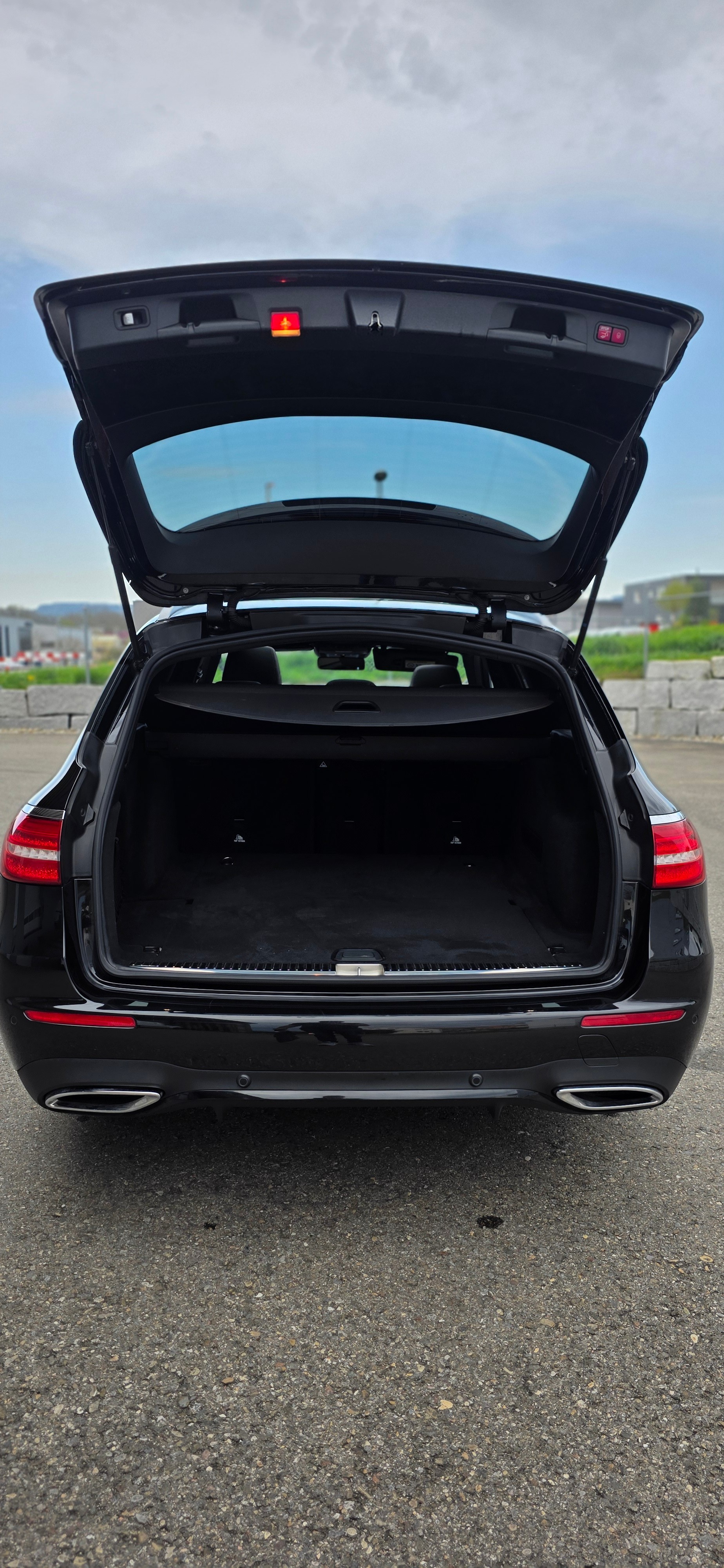 MERCEDES-BENZ E 220 d Swiss Star AMG Line 4Matic 9G-Tronic*VOLLAUSTATUNG*-image-4