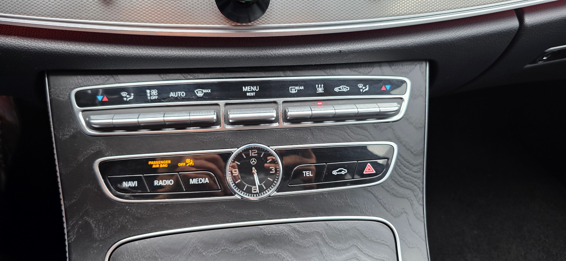 MERCEDES-BENZ E 220 d Swiss Star AMG Line 4Matic 9G-Tronic*VOLLAUSTATUNG*-image-19