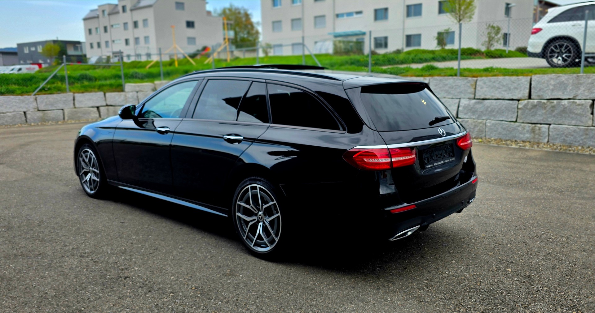 MERCEDES-BENZ E 220 d Swiss Star AMG Line 4Matic 9G-Tronic*VOLLAUSTATUNG*-image-7