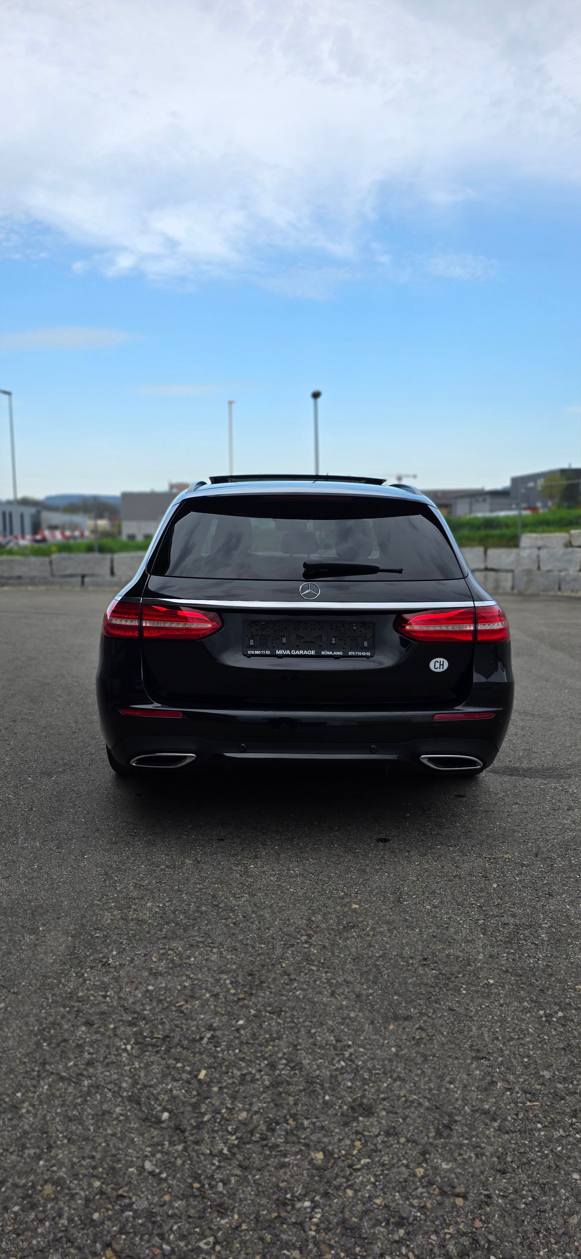 MERCEDES-BENZ E 220 d Swiss Star AMG Line 4Matic 9G-Tronic*VOLLAUSTATUNG*-showroom-element-3