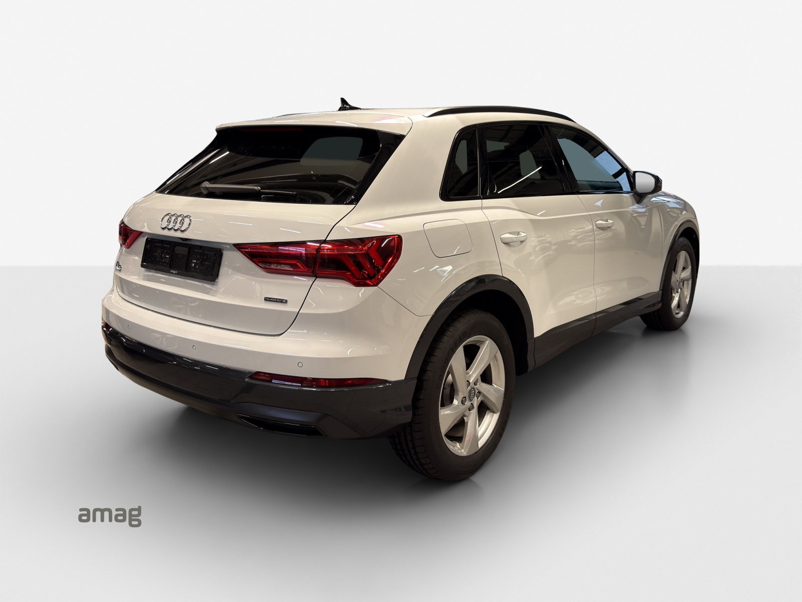 AUDI Q3 35 TDI advanced quattro-image-4