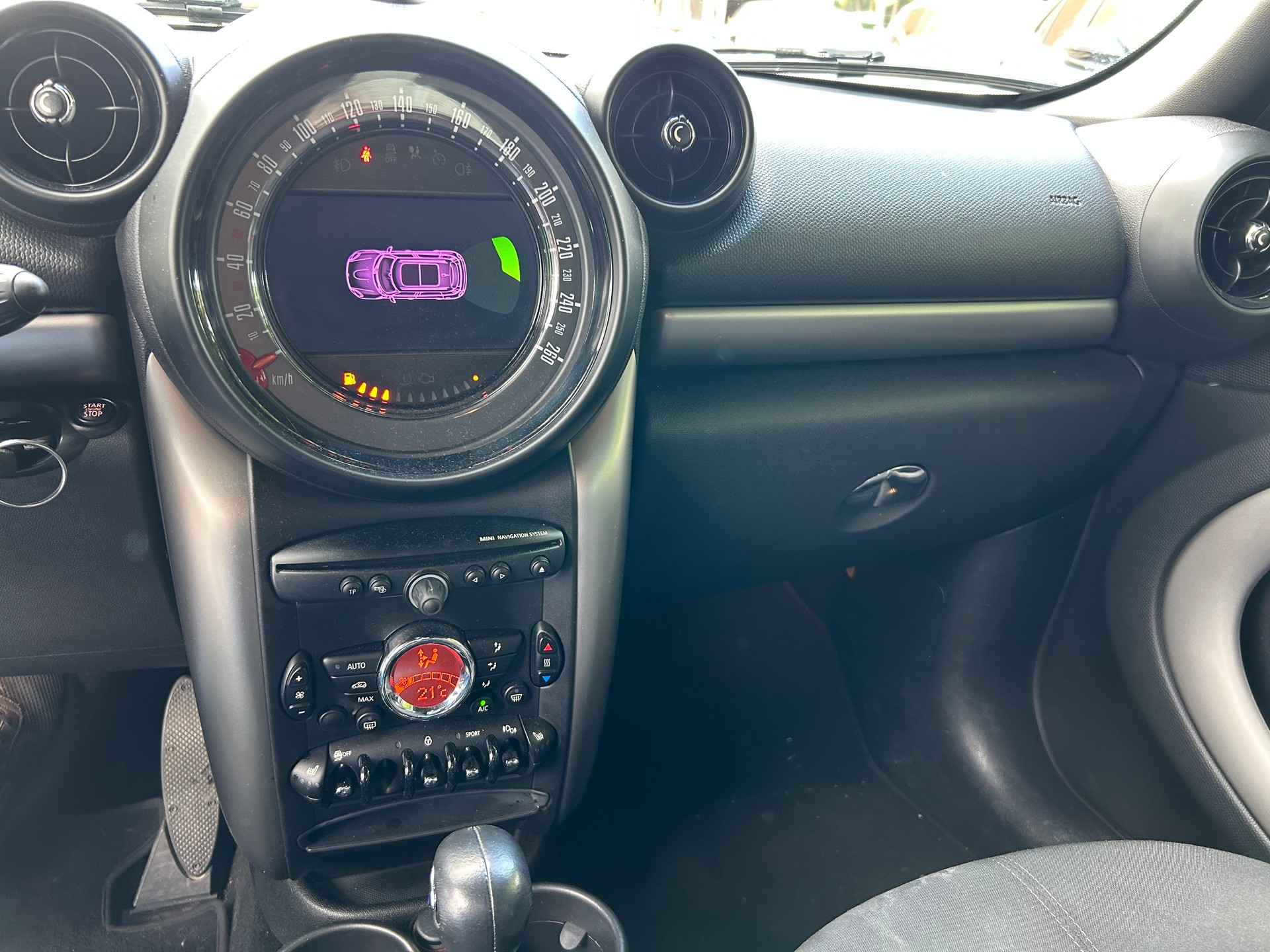 MINI Countryman Cooper FWD Steptronic-image-12