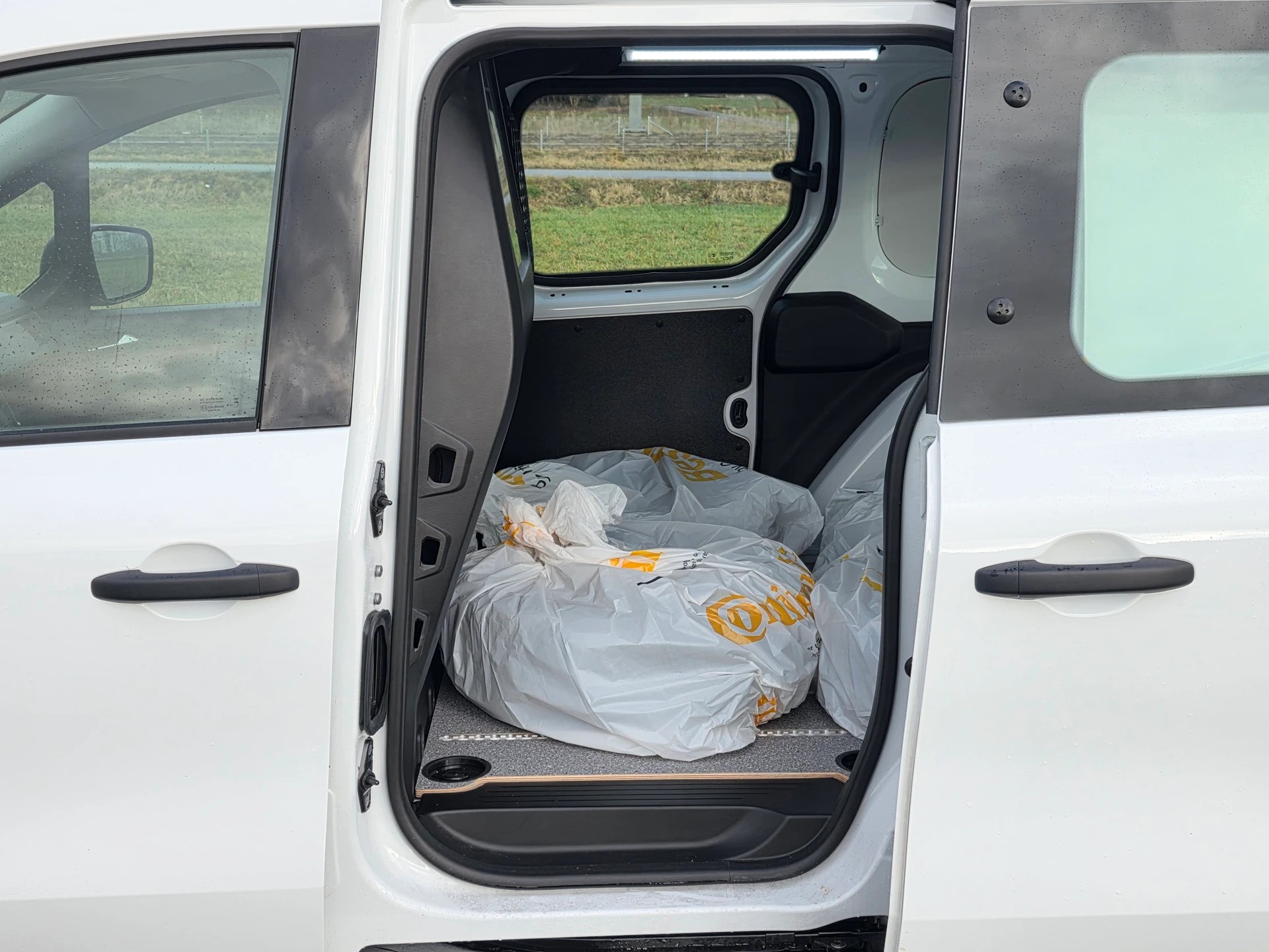 RENAULT Kangoo Van 1.5 dCi Standard 95 Extra * CH-Fahrzeug * Anhängerkupplung *-showroom-element-2