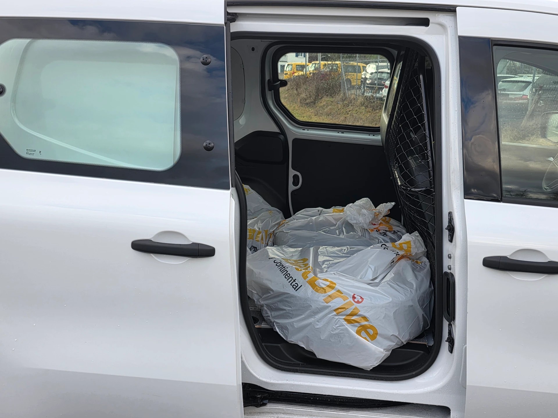 RENAULT Kangoo Van 1.5 dCi Standard 95 Extra * CH-Fahrzeug * Anhängerkupplung *-image-8