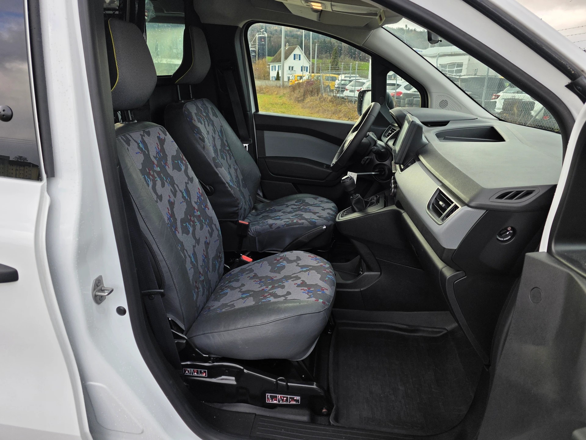 RENAULT Kangoo Van 1.5 dCi Standard 95 Extra * CH-Fahrzeug * Anhängerkupplung *-image-13