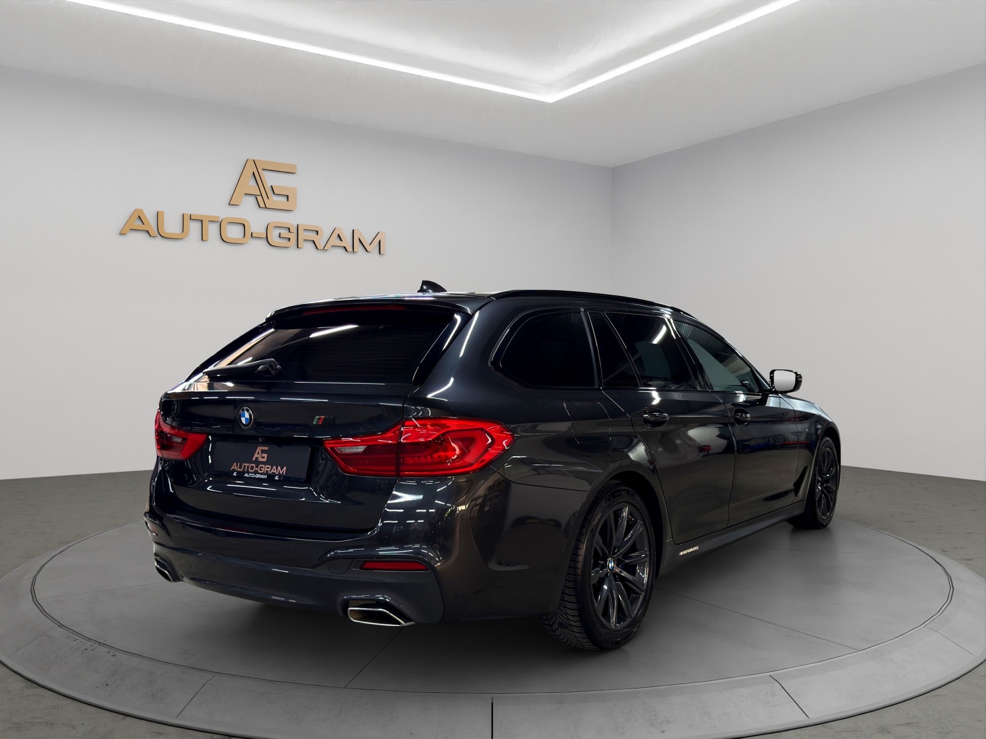 BMW 540i xDrive Touring M-Sportpaket Steptronic-image-4