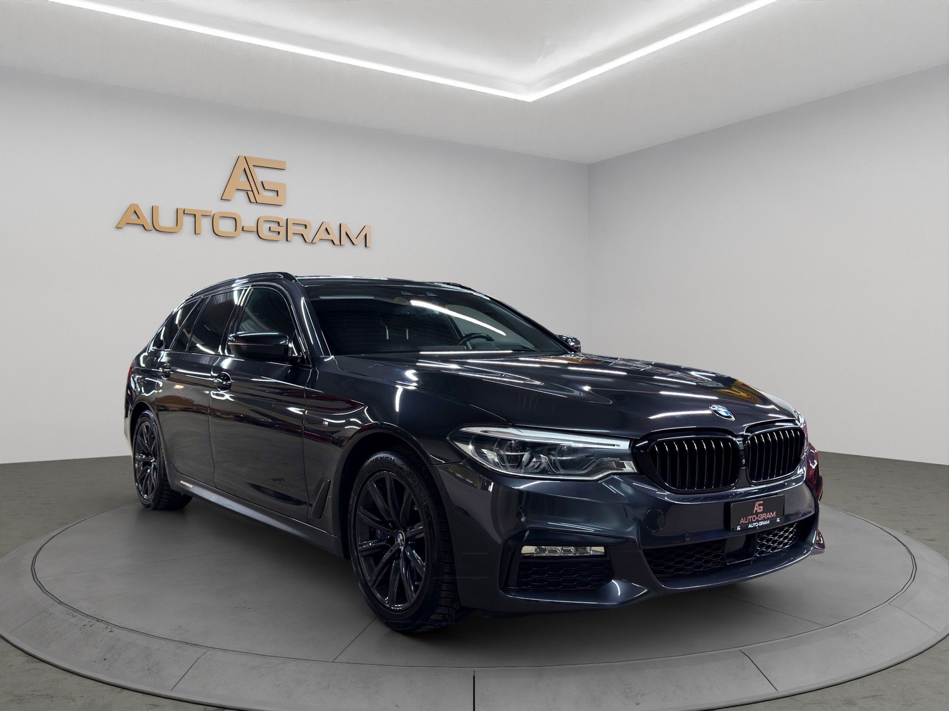BMW 540i xDrive Touring M-Sportpaket Steptronic-image-6
