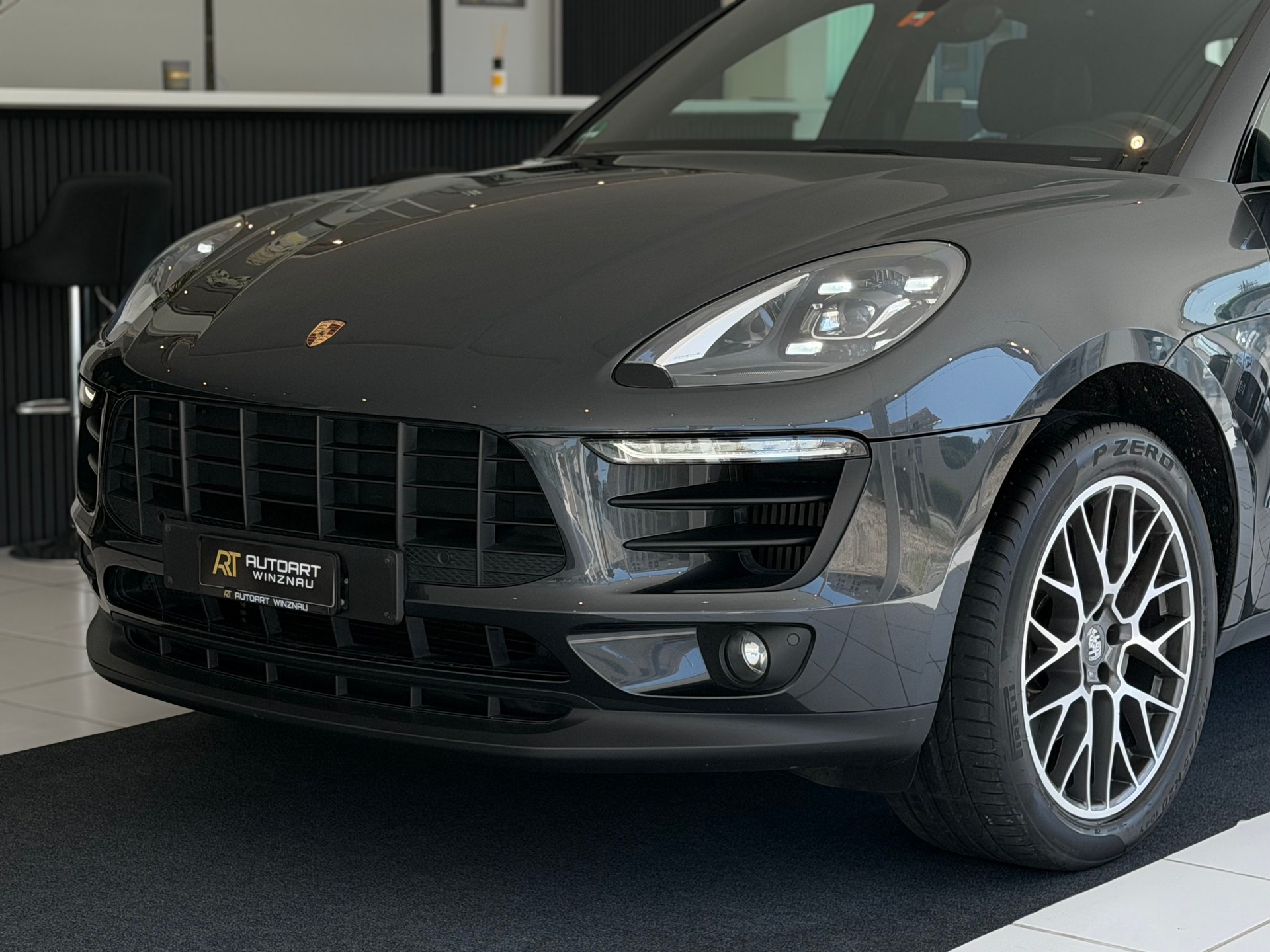PORSCHE Macan S PDK-showroom-element-1