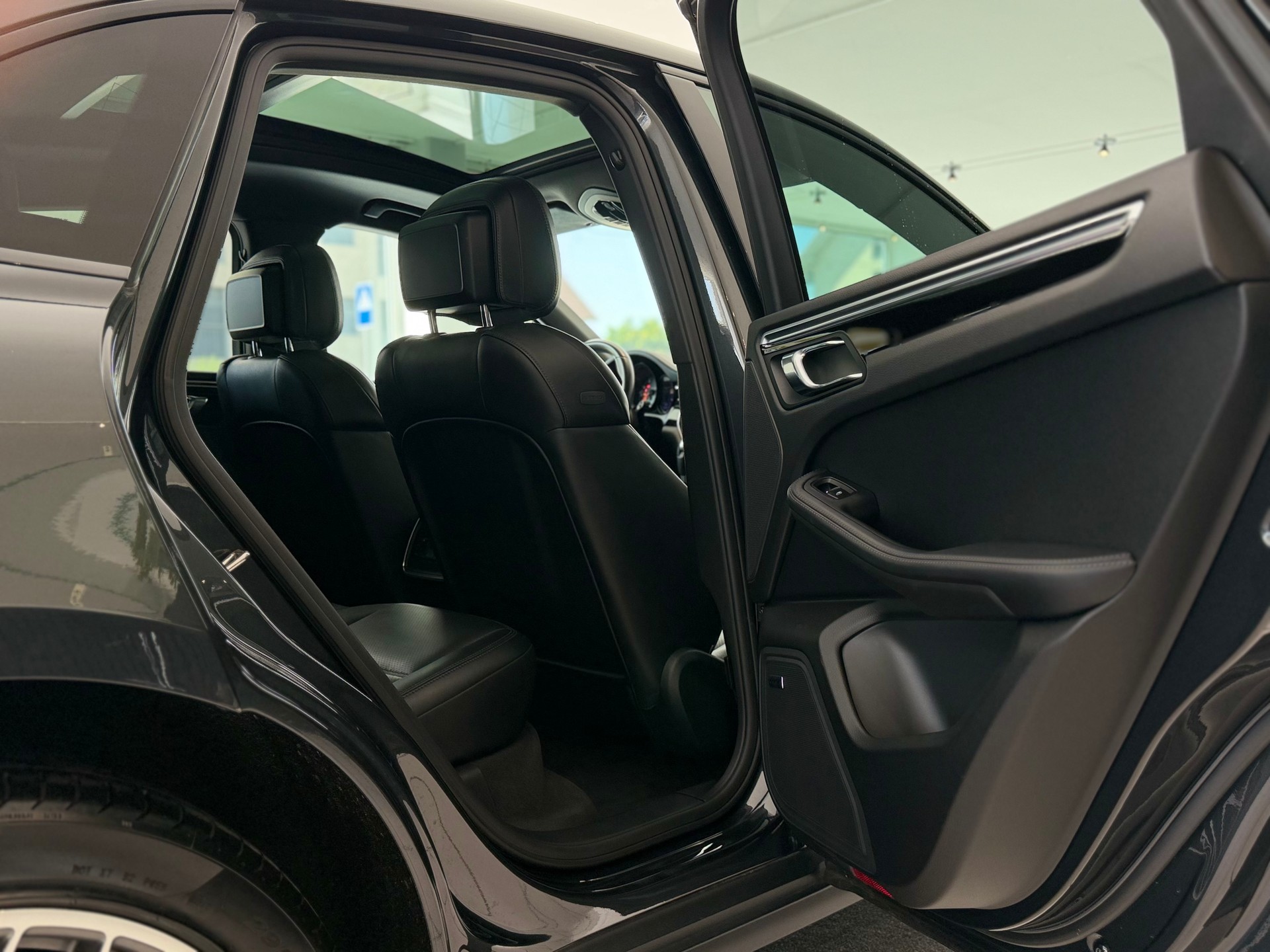 PORSCHE Macan S PDK-image-18