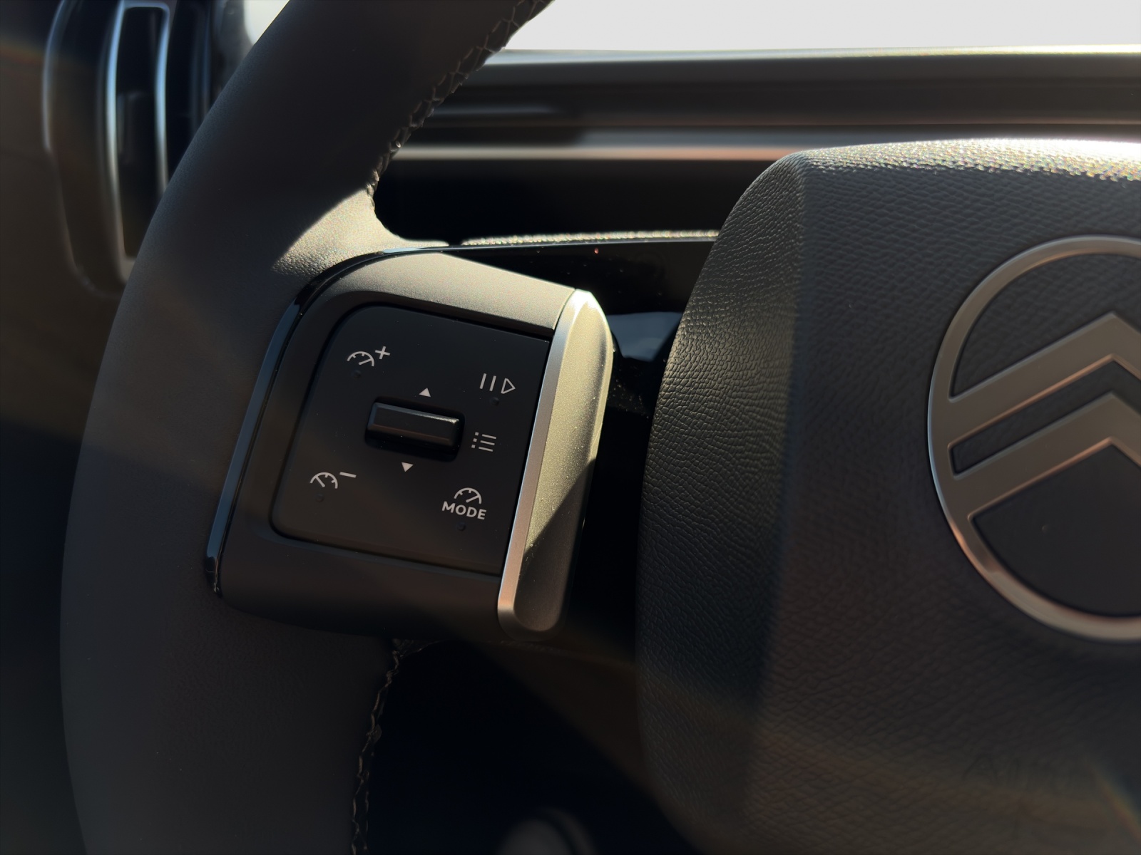 CITROEN C3 1.2 Hybrid Plus-image-19
