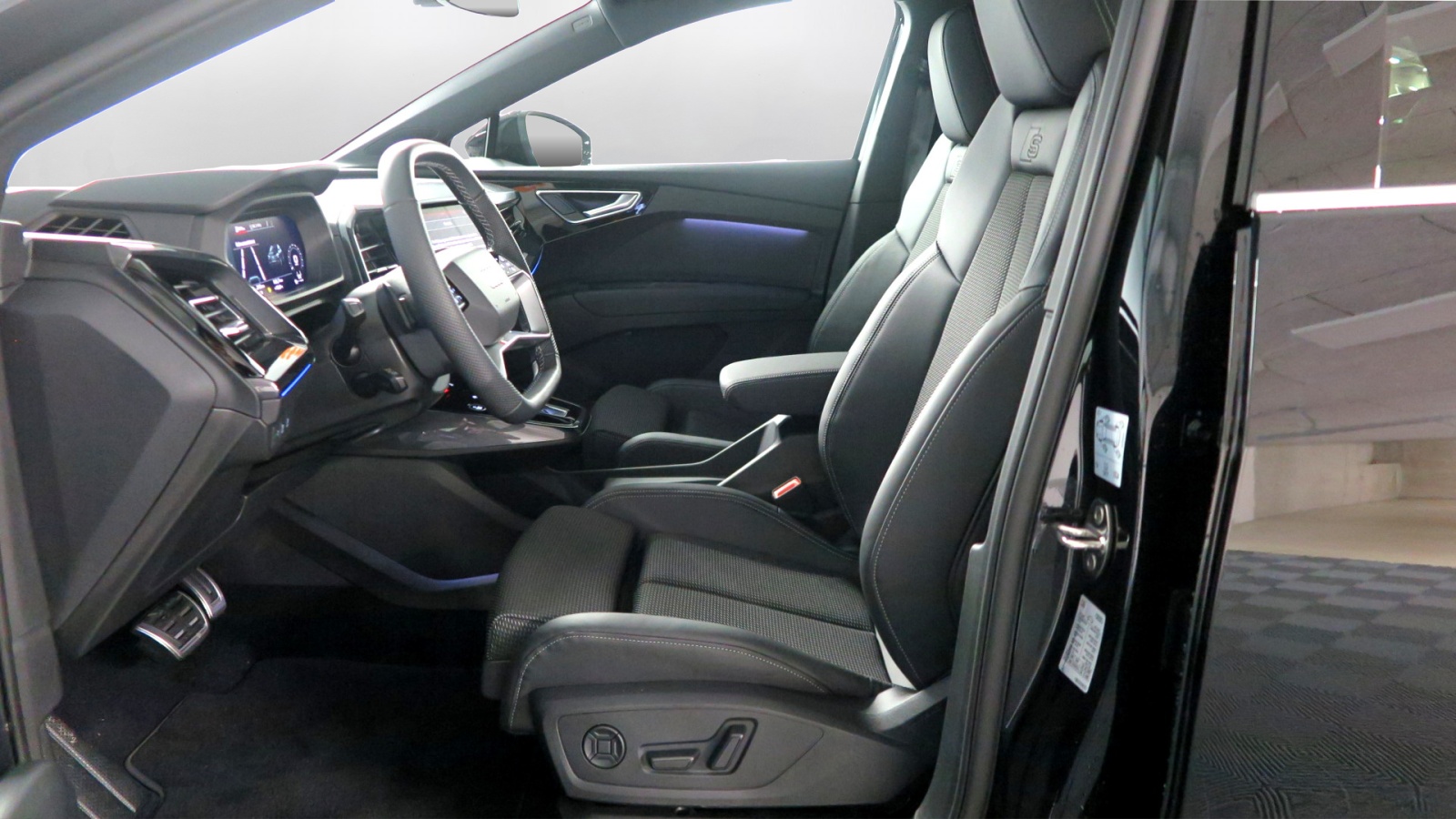 AUDI Q4 e-tron 40-image-9