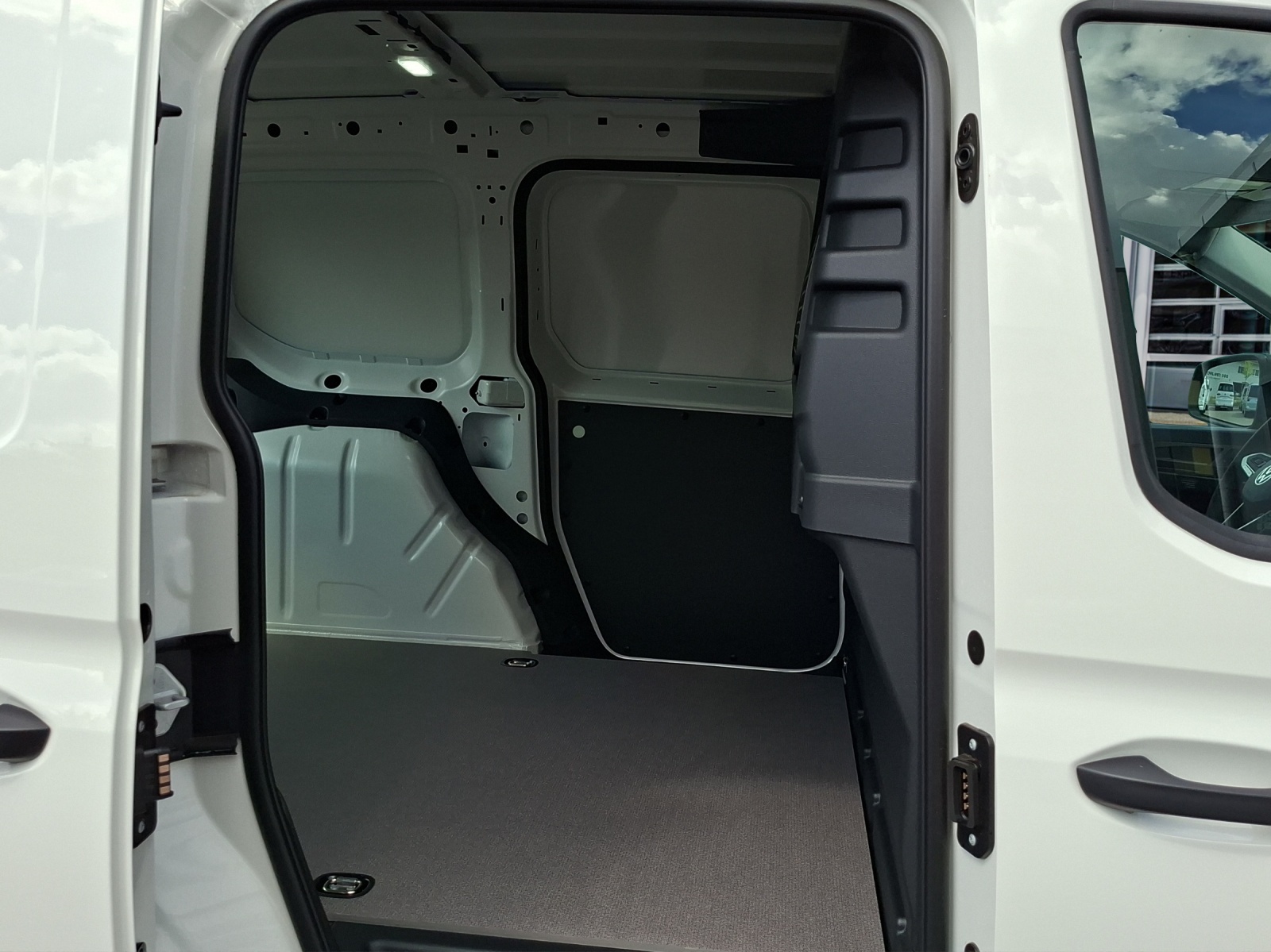 VW Caddy Cargo 1.5 TSI Entry DSG-image-18