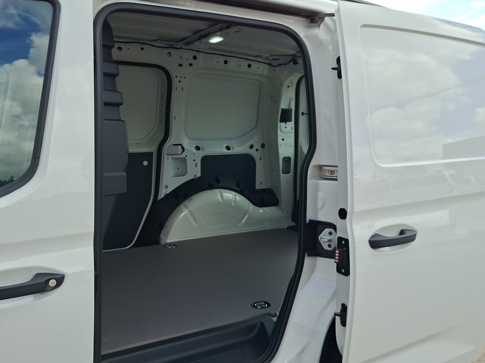 VW Caddy Cargo 1.5 TSI Entry DSG-image-19