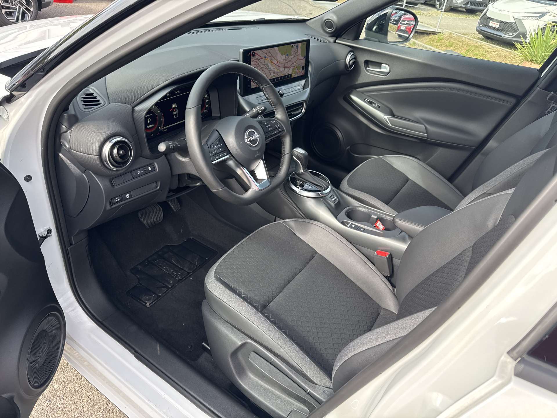 NISSAN Juke 1.0 DIG-T N-Connecta DCT-Automat-image-4