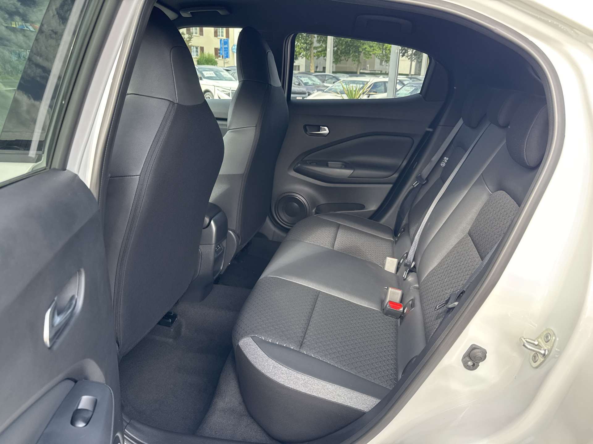 NISSAN Juke 1.0 DIG-T N-Connecta DCT-Automat-image-5