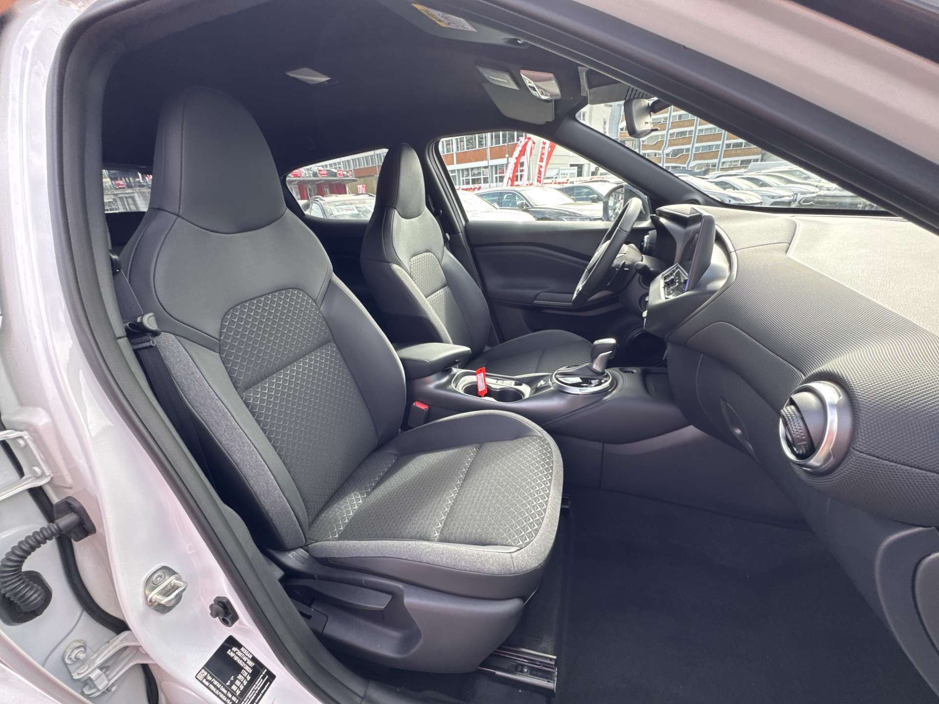 NISSAN Juke 1.0 DIG-T N-Connecta DCT-Automat-image-11