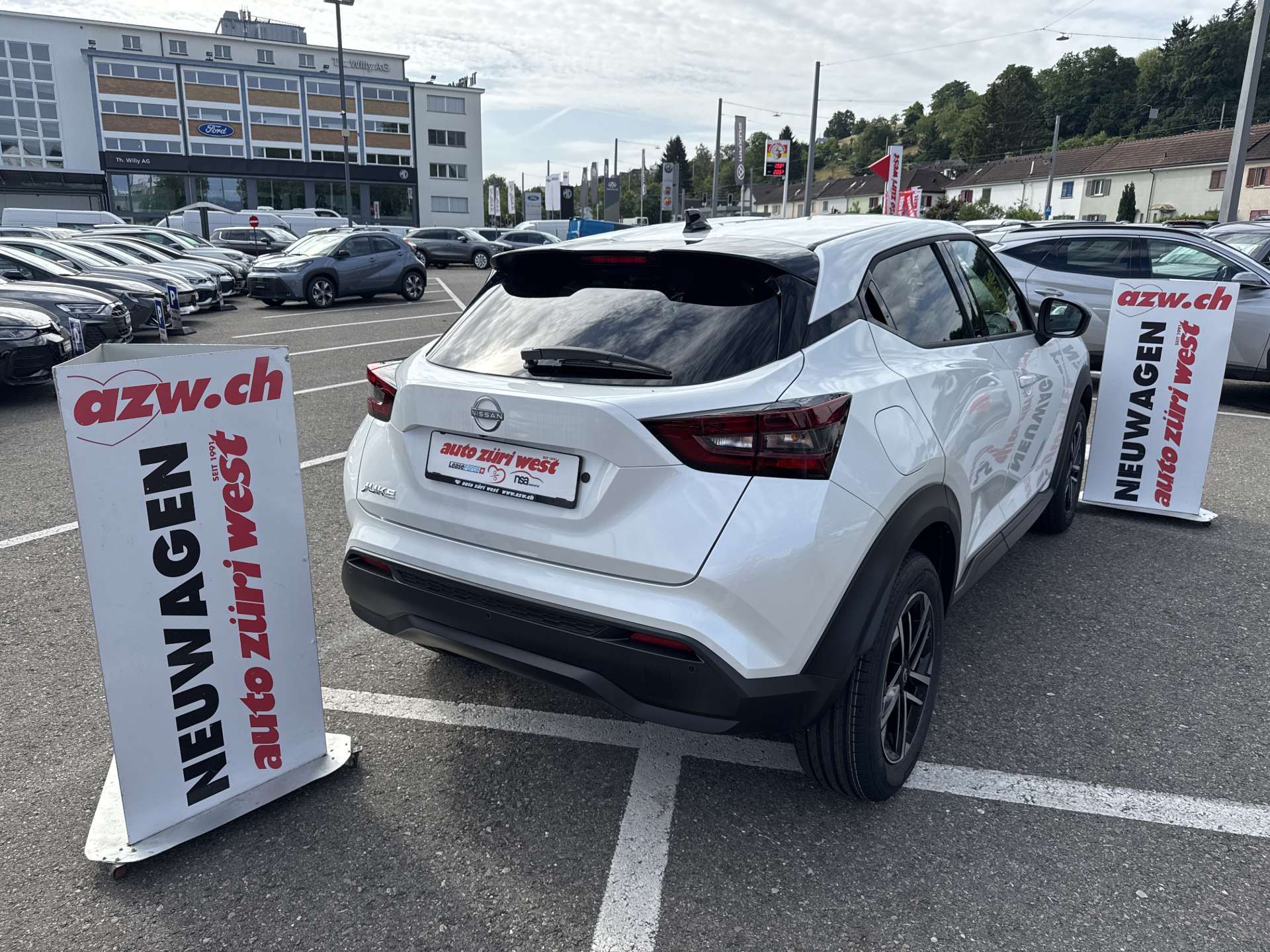 NISSAN Juke 1.0 DIG-T N-Connecta DCT-Automat-image-2