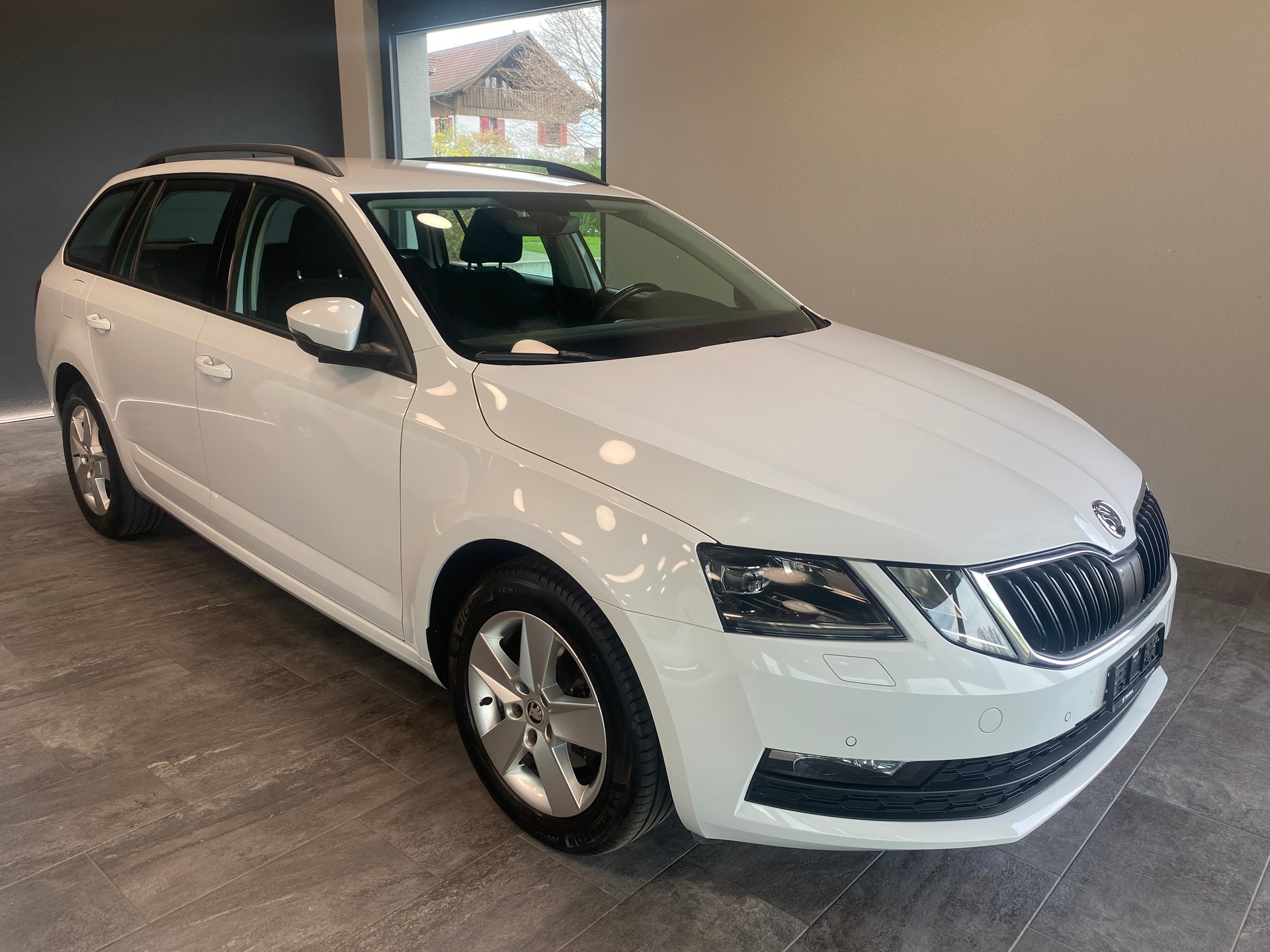 SKODA Octavia Combi 2.0 TDI Ambition DSG-image-3