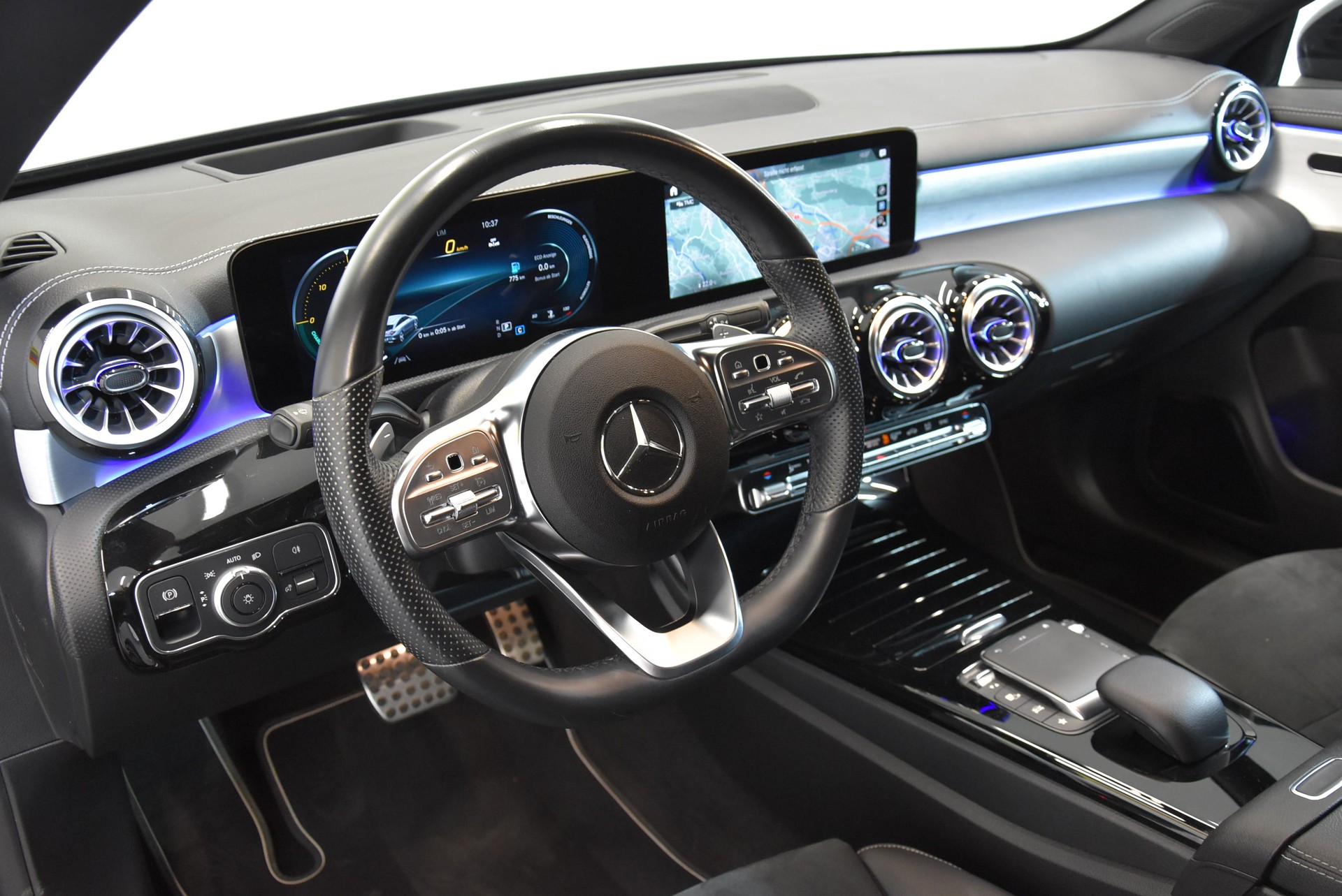 MERCEDES-BENZ CLA Shooting Brake 220 d 4Matic AMG Line EDITION 2020-image-3