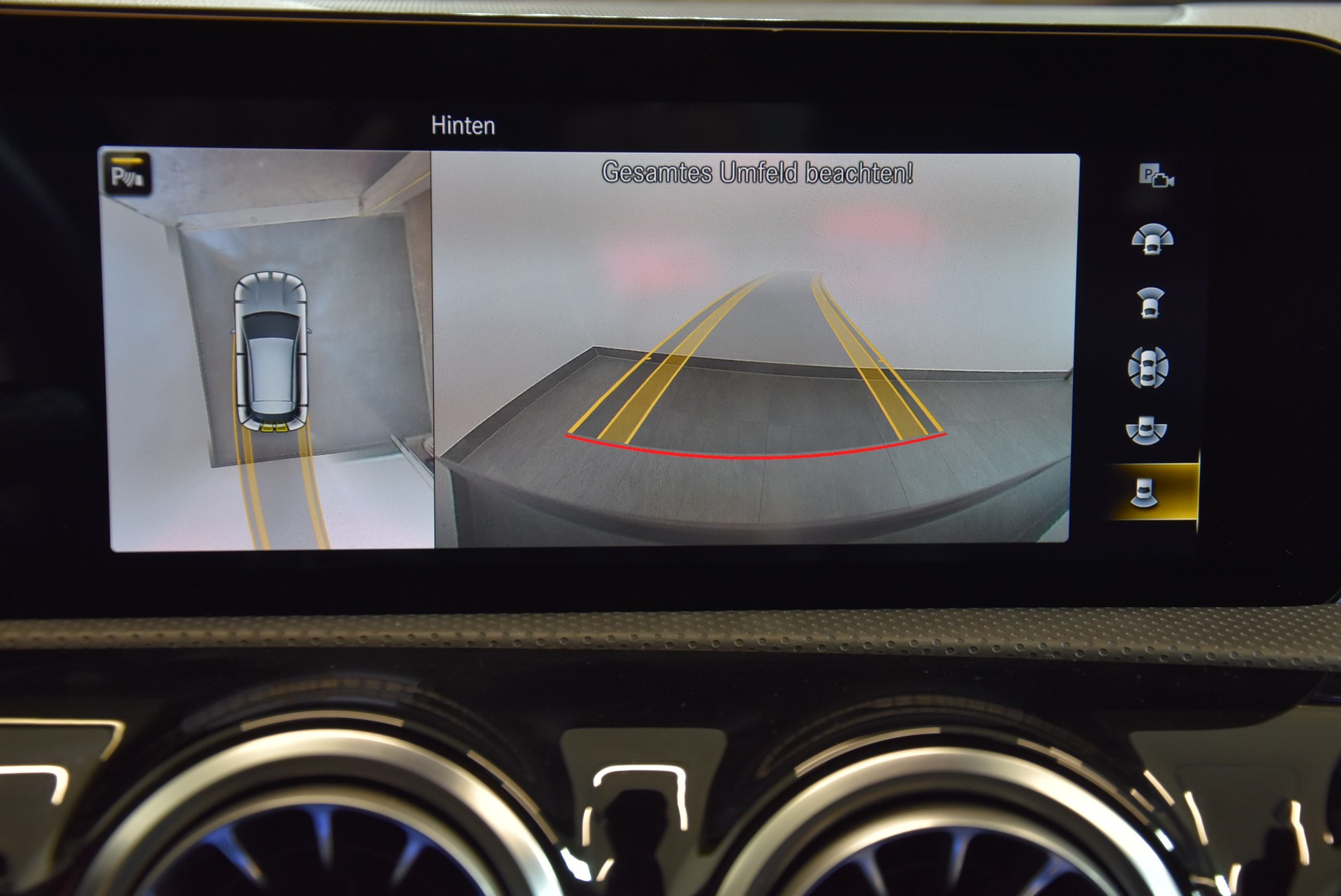 MERCEDES-BENZ CLA Shooting Brake 220 d 4Matic AMG Line EDITION 2020-image-9
