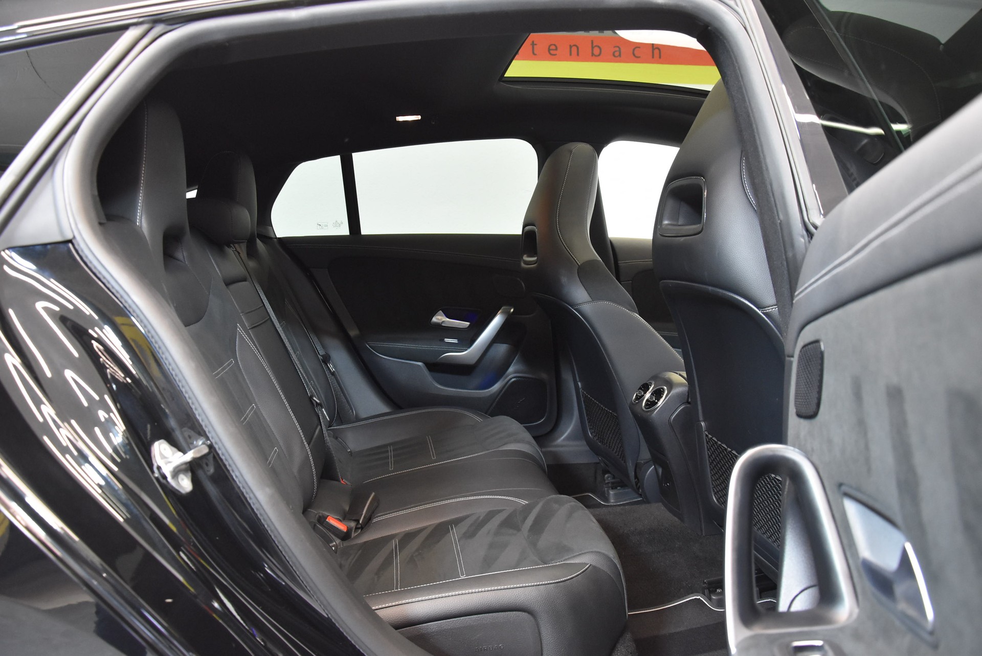 MERCEDES-BENZ CLA Shooting Brake 220 d 4Matic AMG Line EDITION 2020-image-8