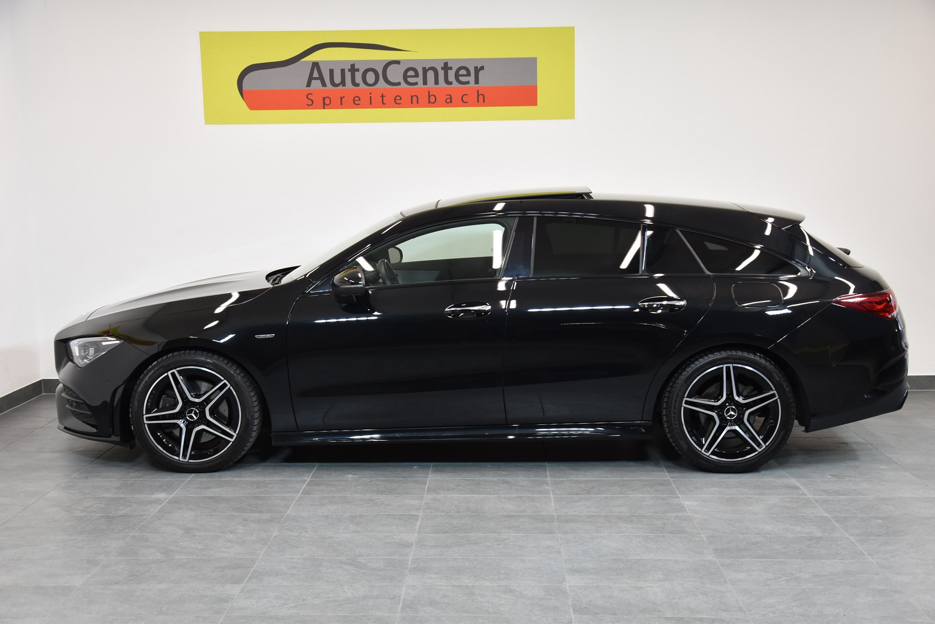 MERCEDES-BENZ CLA Shooting Brake 220 d 4Matic AMG Line EDITION 2020-image-14