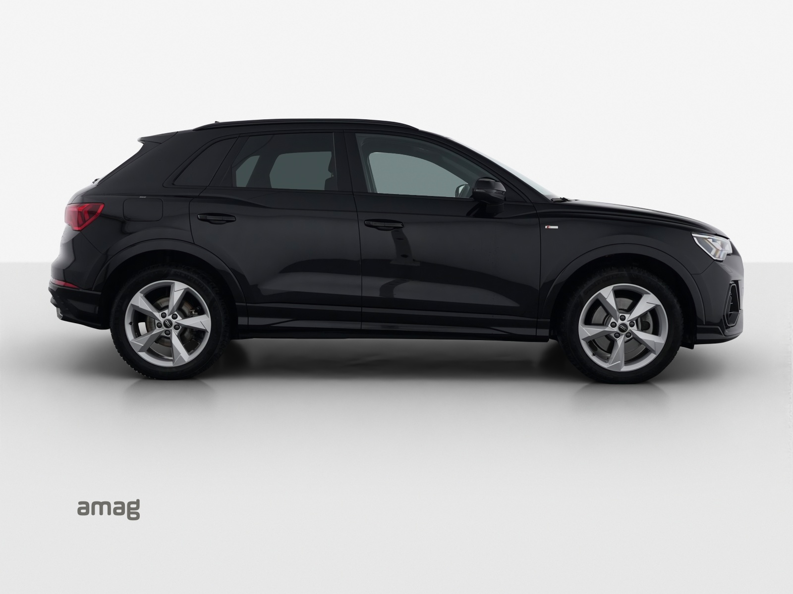 AUDI Q3 40 TDI S line quattro S-tronic-image-4