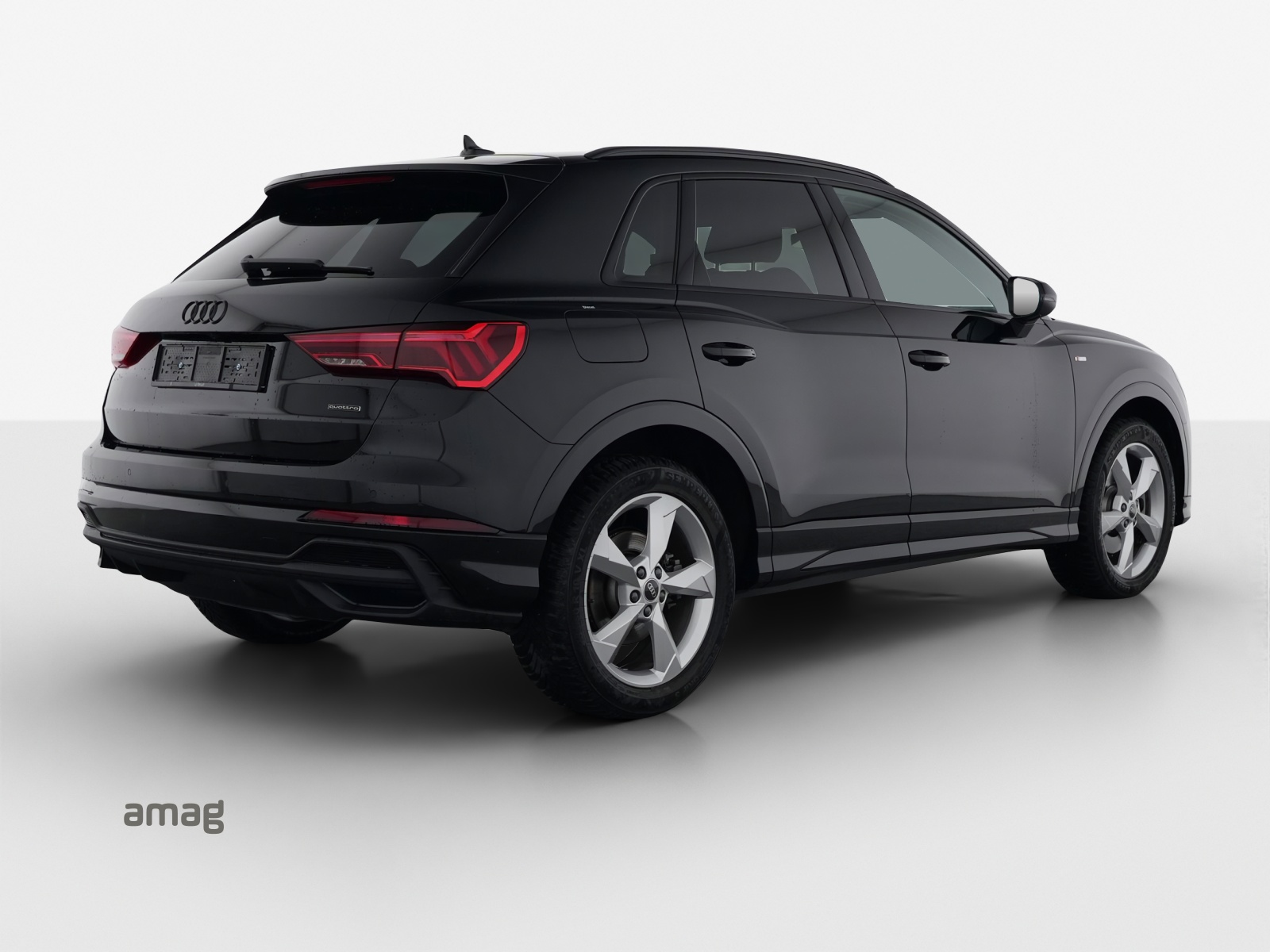 AUDI Q3 40 TDI S line quattro S-tronic-image-3
