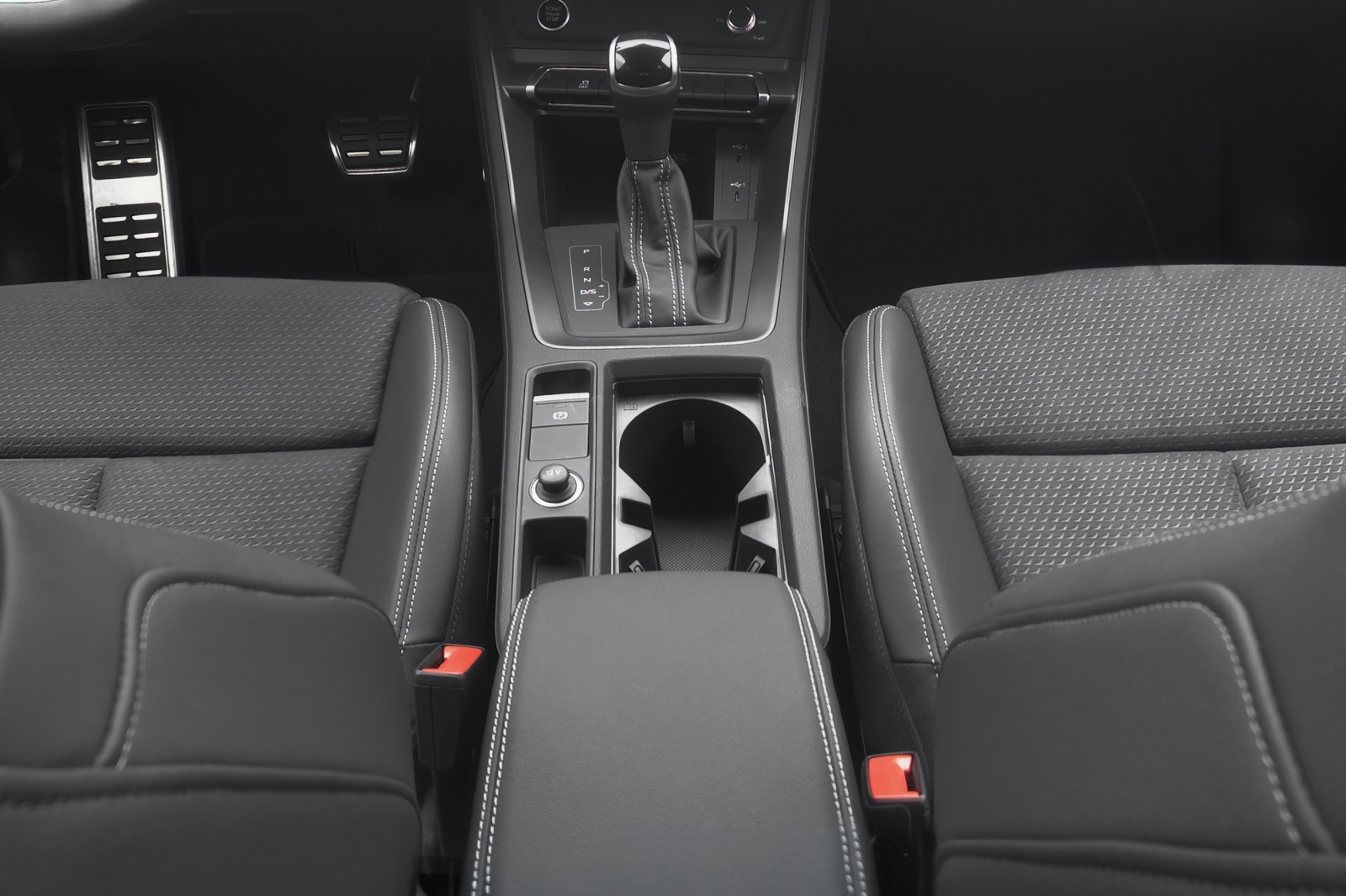 AUDI Q3 Sportback 40 TDI S line quattro S-tronic-image-8