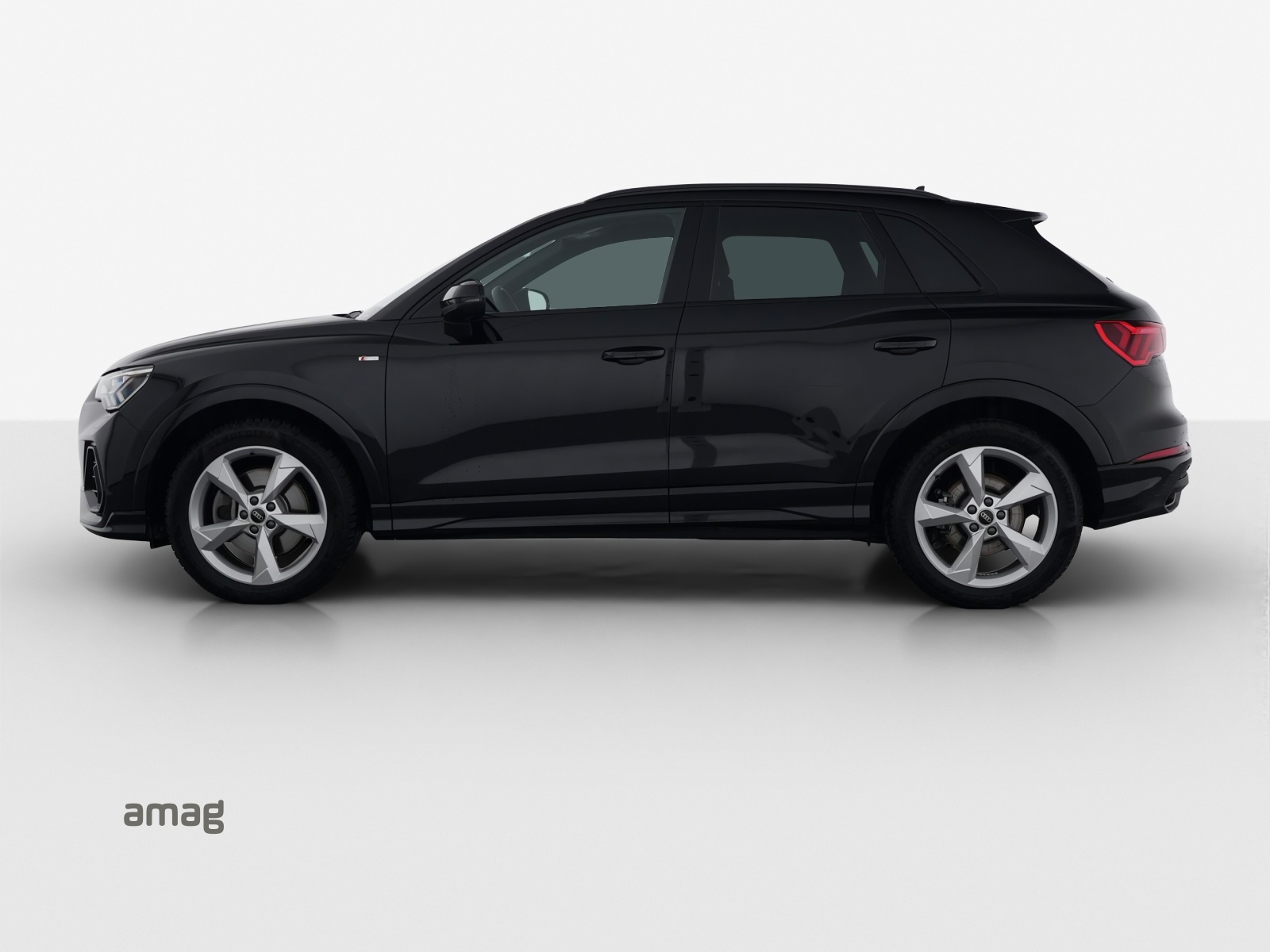 AUDI Q3 40 TDI S line quattro S-tronic-image-1