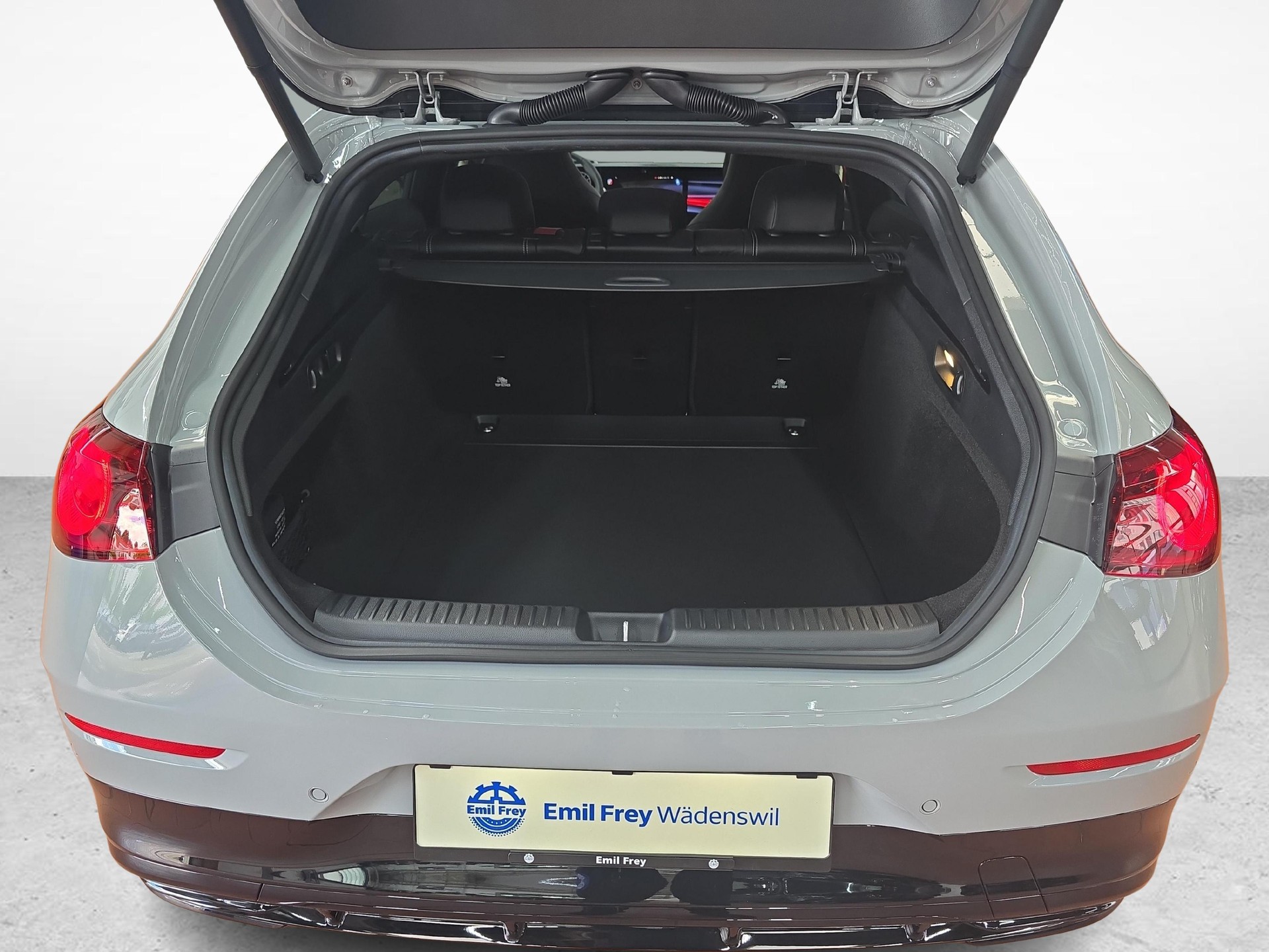 MERCEDES-BENZ CLA 220 4-Matic Shooting Brake-image-10