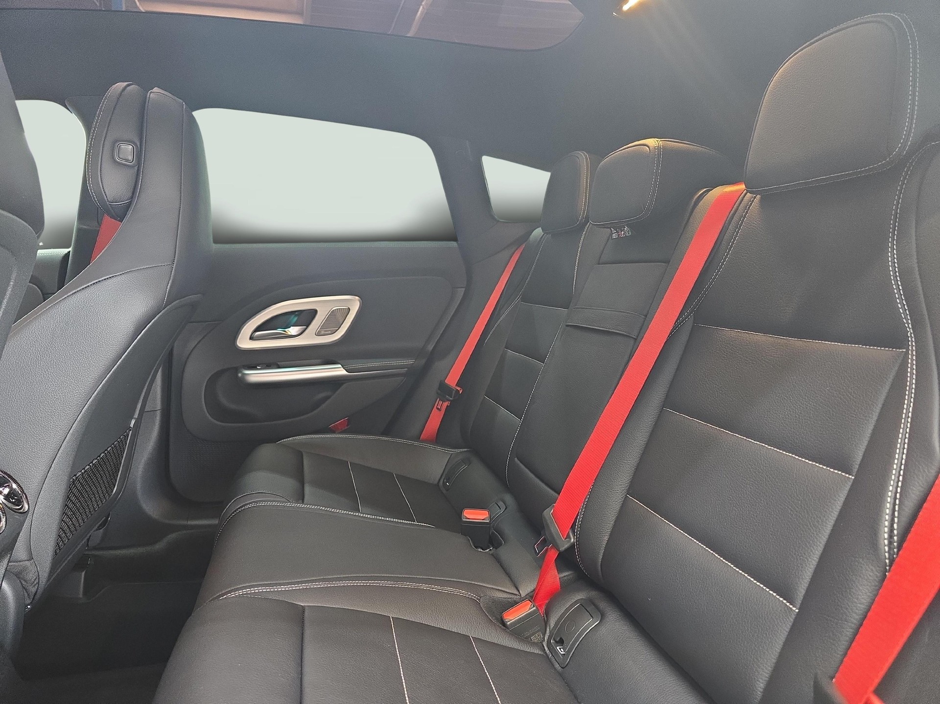 MERCEDES-BENZ CLA 220 4-Matic Shooting Brake-image-9