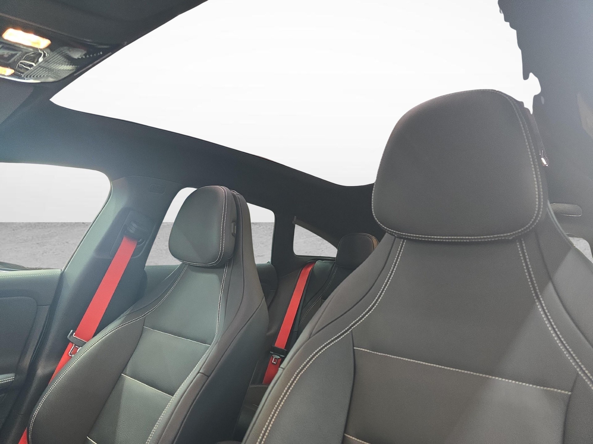 MERCEDES-BENZ CLA 220 4-Matic Shooting Brake-image-8