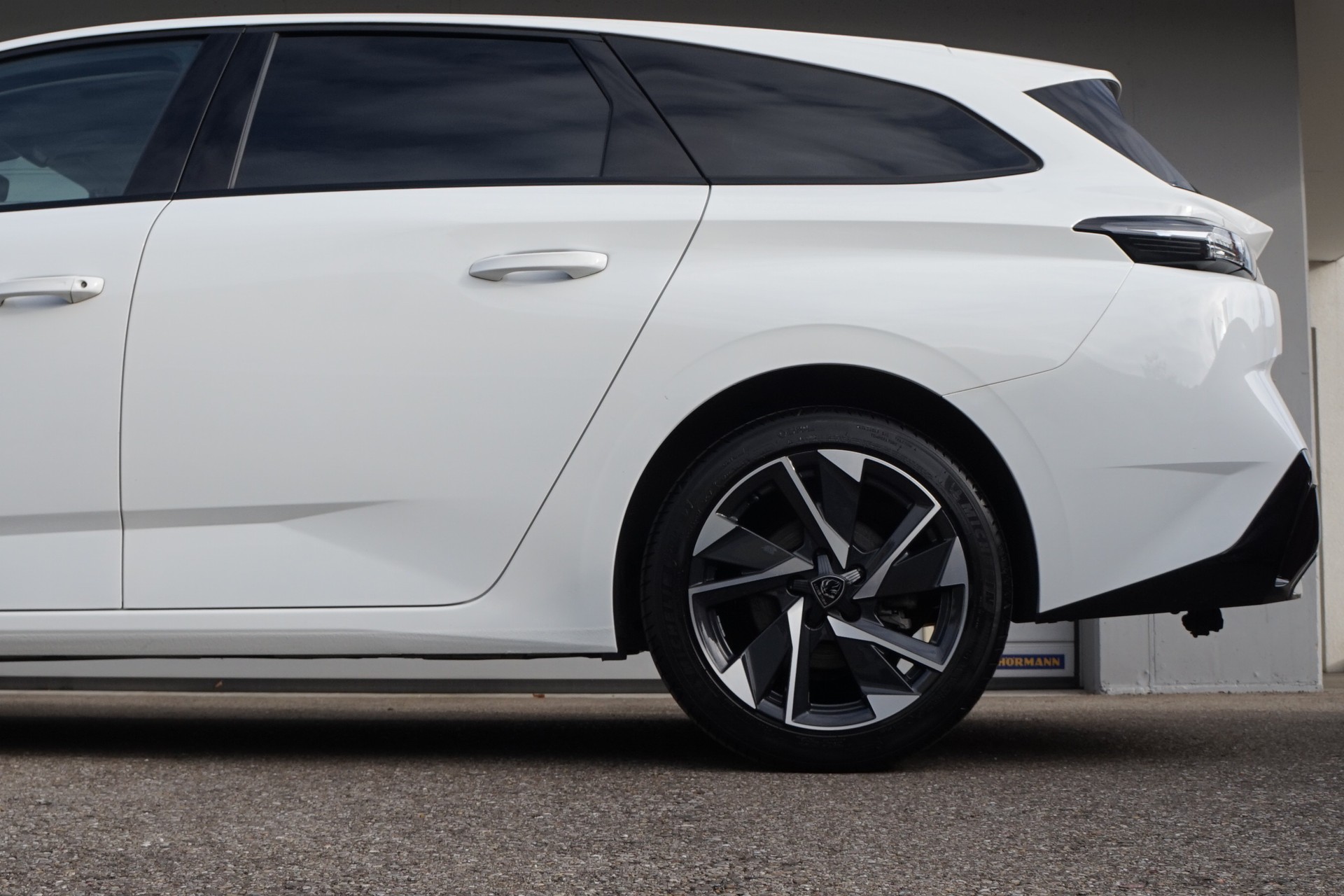 PEUGEOT 308 SW 1.5 BlueHDI Allure EAT8 ** ABNEHMBARE ANHÄNGERKUPPLUNG - ASSISTENZ PAKET - KOMFORT PAKET - 360° KAMERA - APPLE CARPLAY-image-5