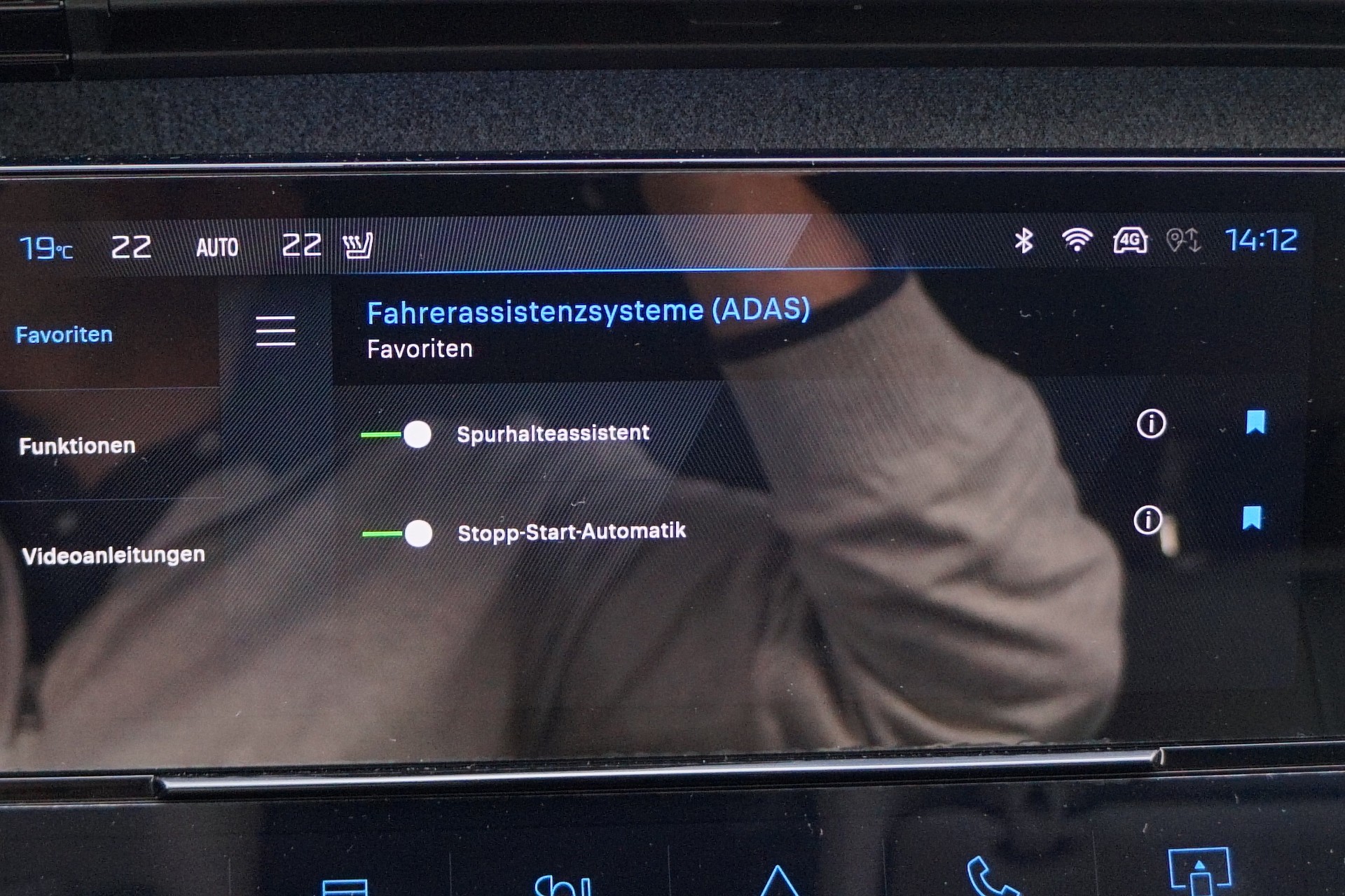 PEUGEOT 308 SW 1.5 BlueHDI Allure EAT8 ** ABNEHMBARE ANHÄNGERKUPPLUNG - ASSISTENZ PAKET - KOMFORT PAKET - 360° KAMERA - APPLE CARPLAY-image-18