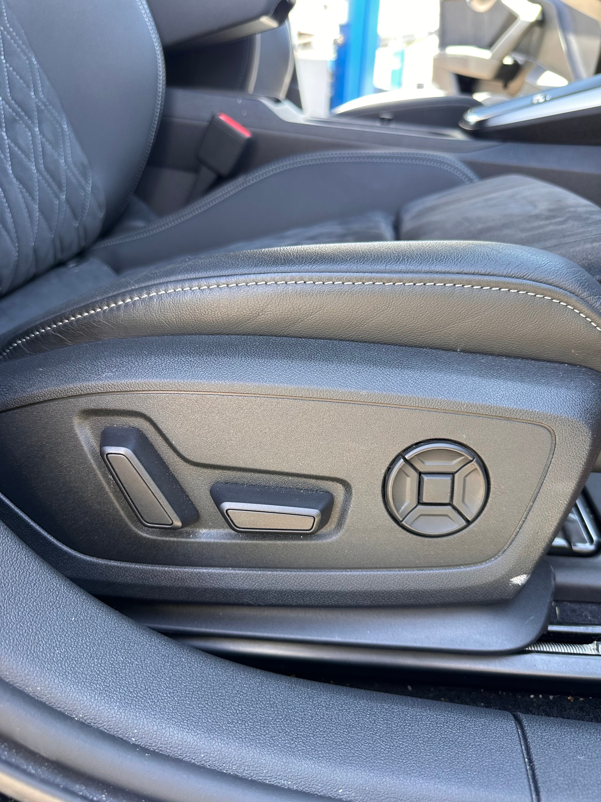 AUDI 1.5 35 TFSI S Line Attraction S-Tronic-image-3
